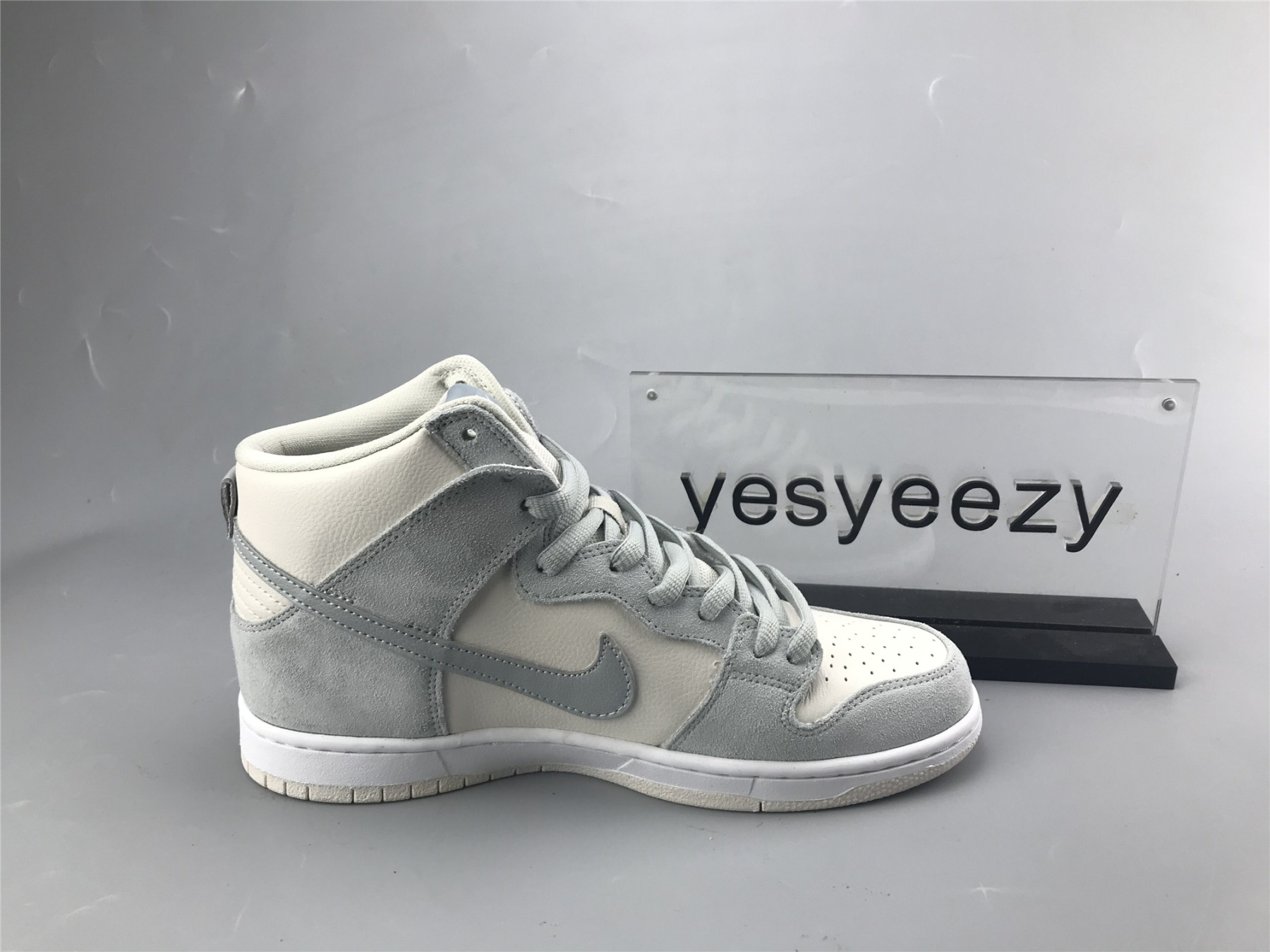 UA NIKE SB DUNK HIGH PRO WHITE JADE