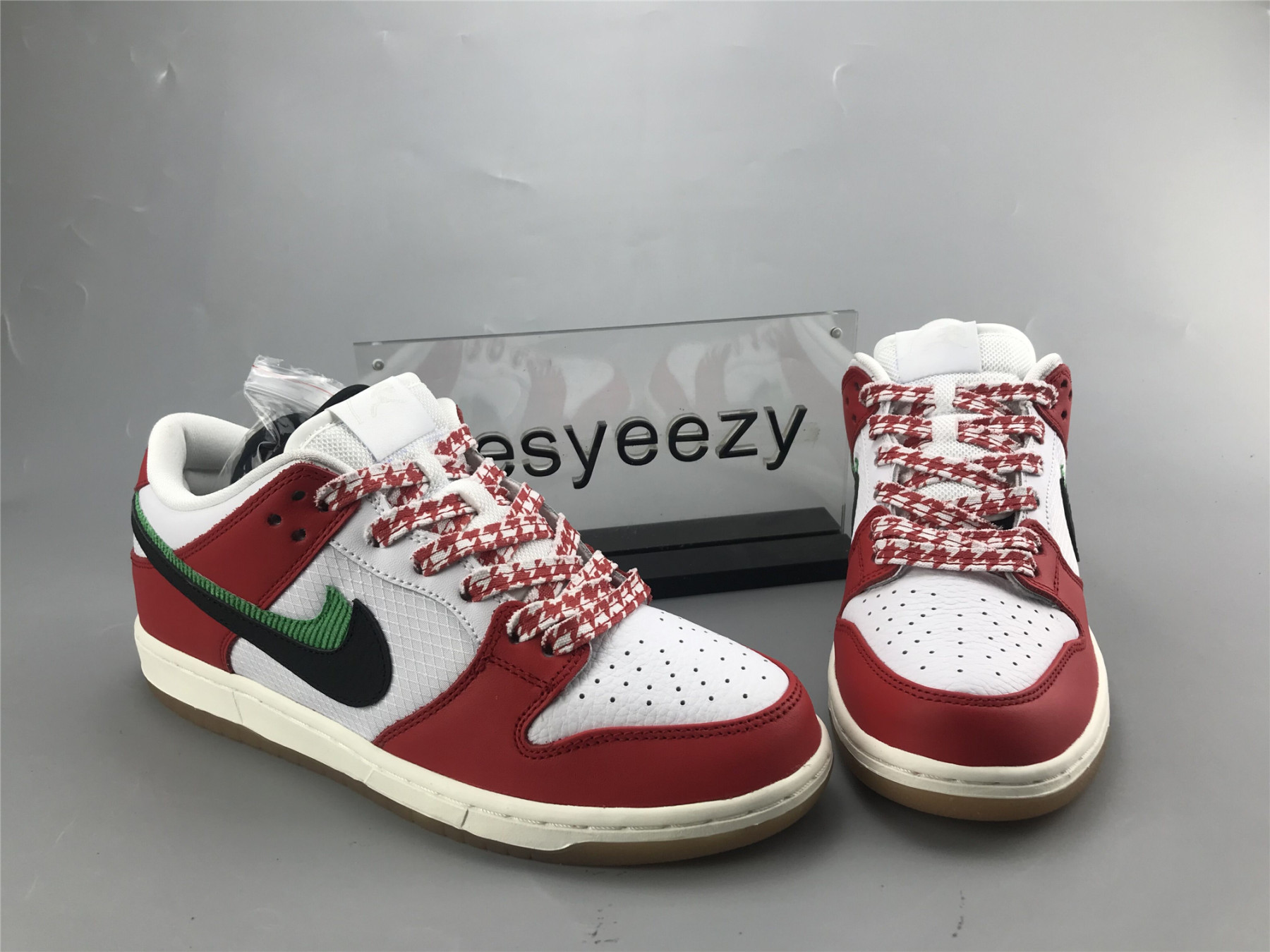 UA NIKE FRAME SKATE X DUNK LOW SB "HABIBI"