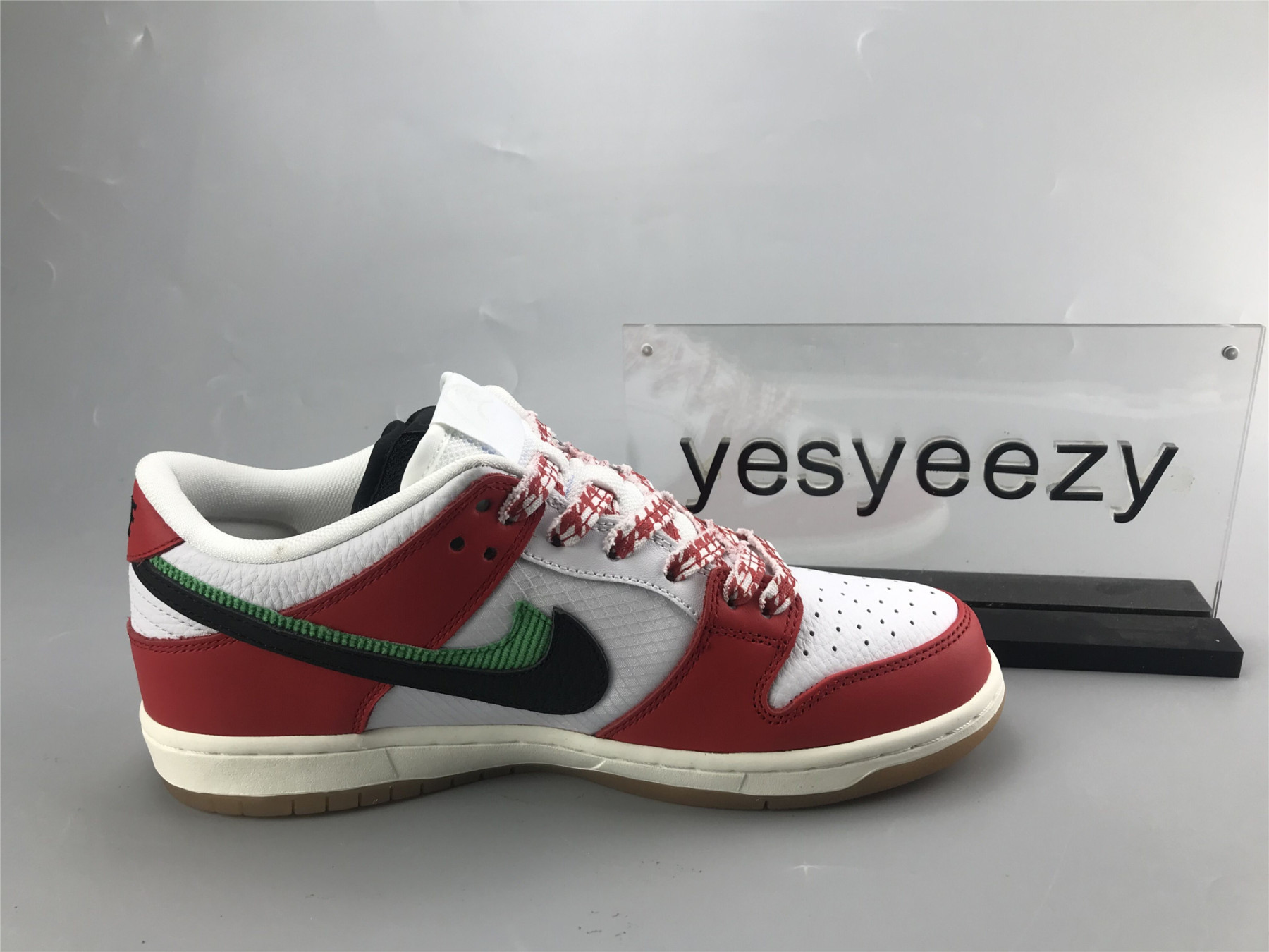 UA NIKE FRAME SKATE X DUNK LOW SB "HABIBI"