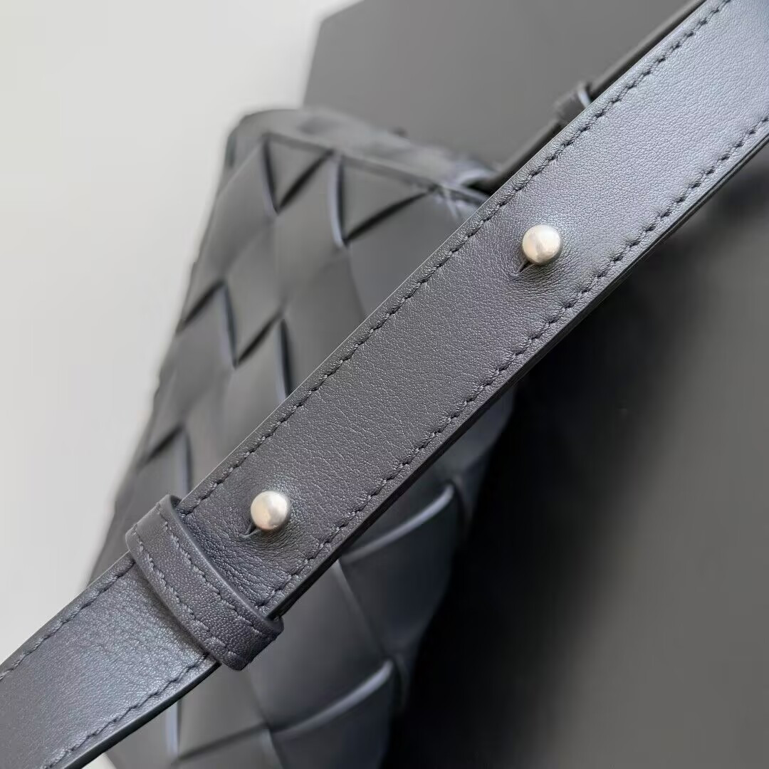 B0tt*ga Ven*ta Diago Small Crossbody Bag 22.5x16.5x5.5cm