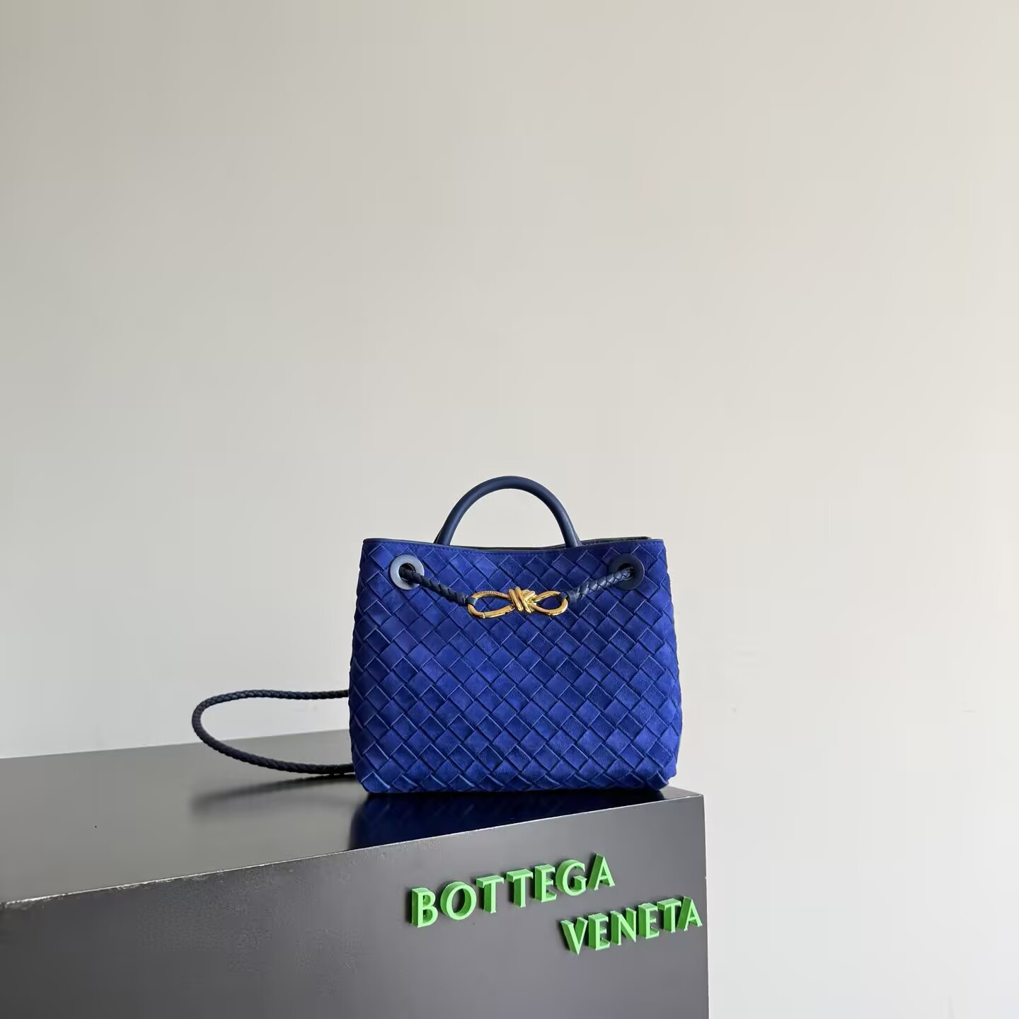 Bottega Veneta Small Andiamo 25x22x10.5cm