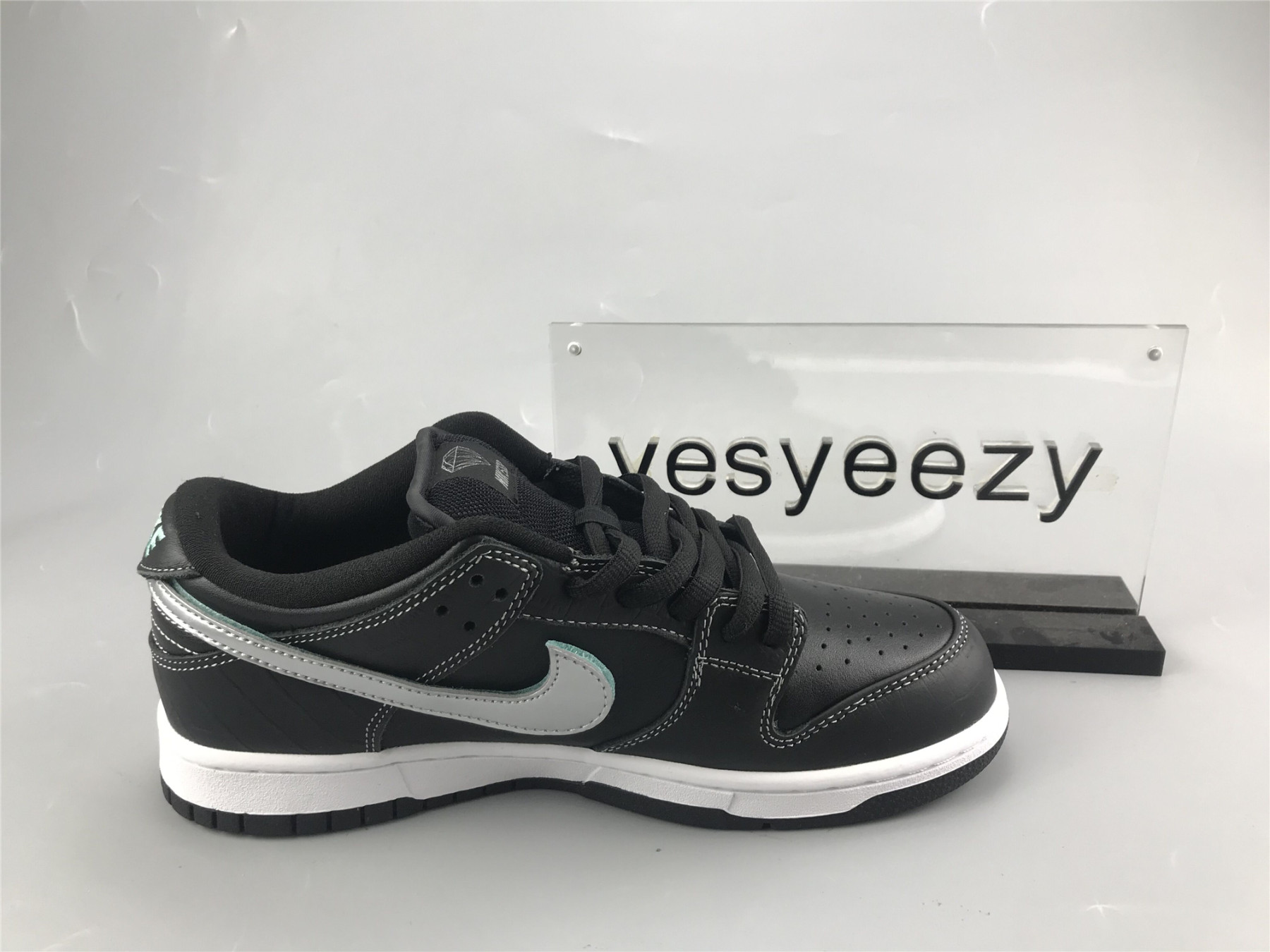 UA NIKE D1am0nd S*pPLY CO. X DUNK LOW PRO SB 