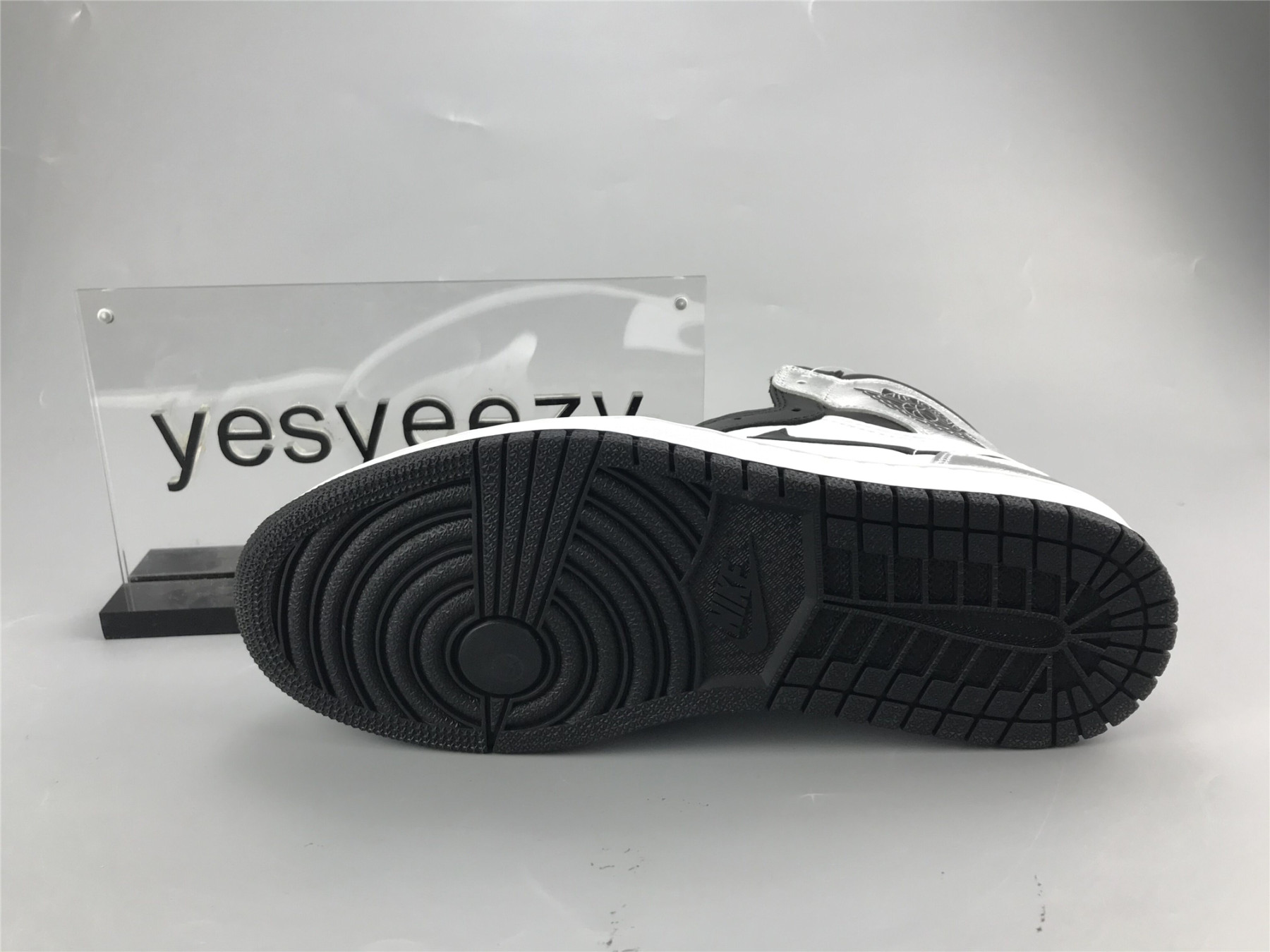 UA WMNS AIR JORDAN 1 HIGH OG 