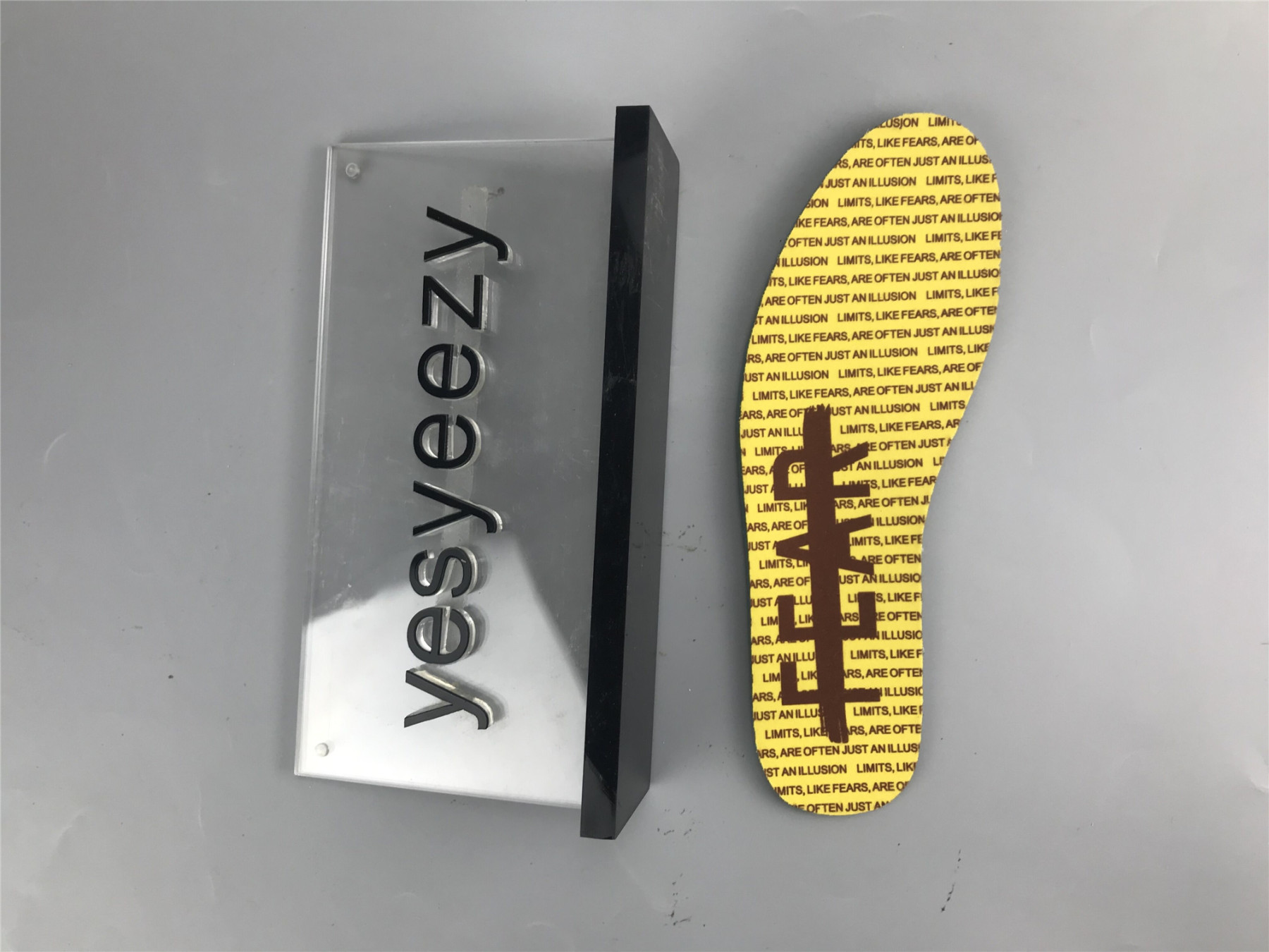 UA Ma1s0n CHATEAU ROUGE X AIR JORDAN 1 MID SE 