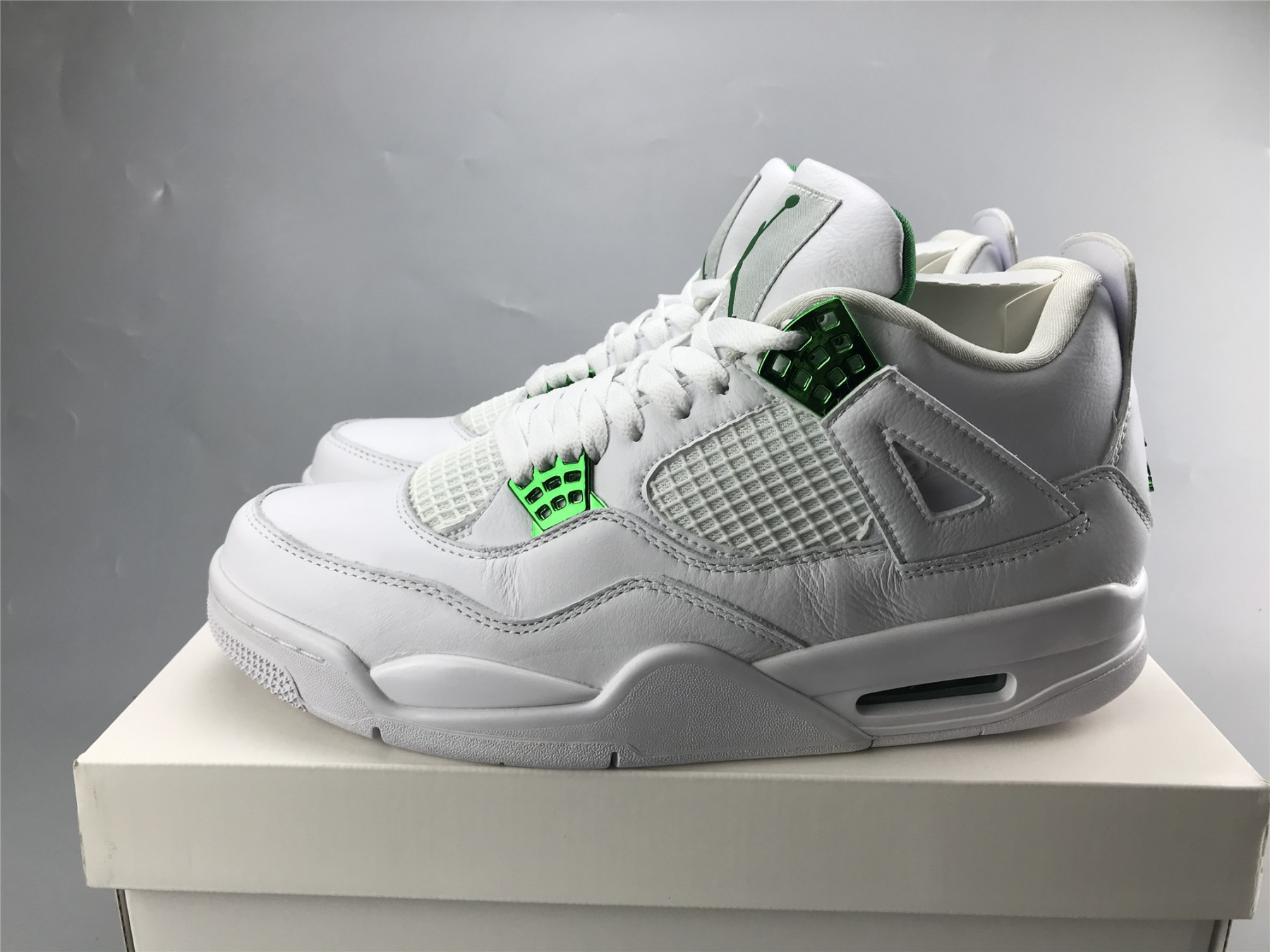 UA AIR JORDAN 4 RETRO 