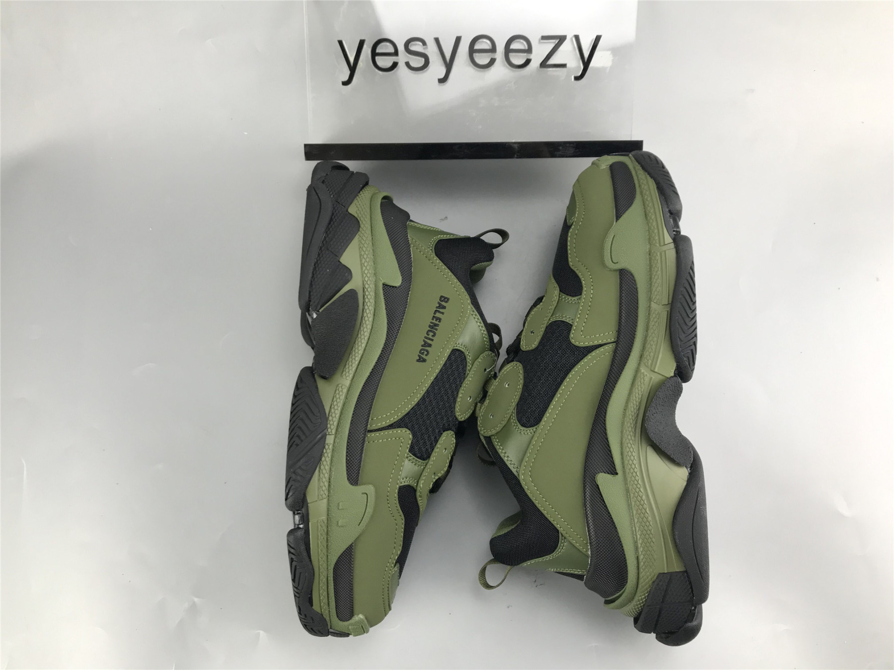 UA TRIPLE S SNEAKER ARMY GREEN