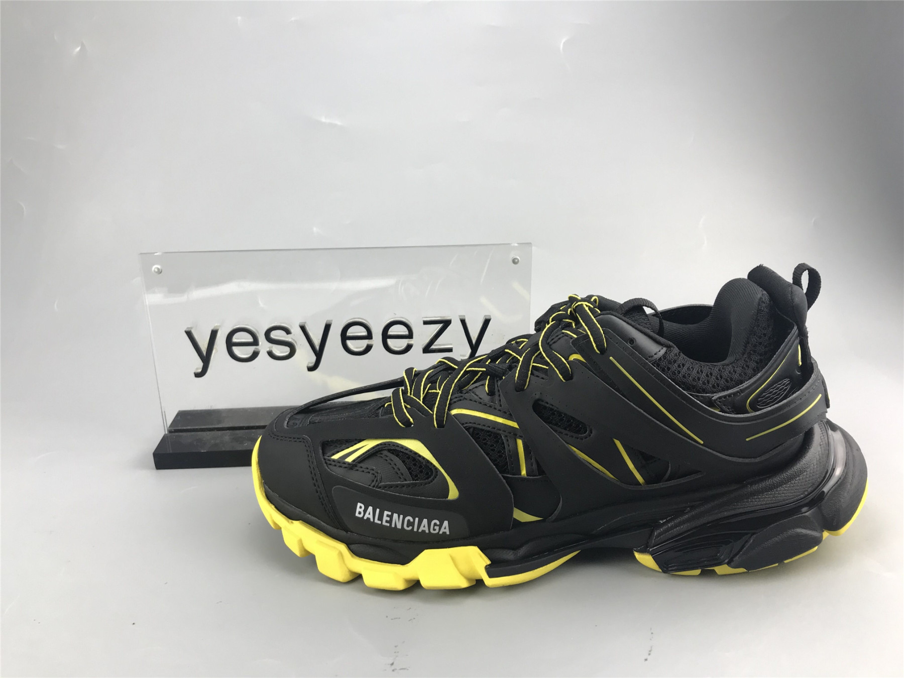 UA TRACK TRAINER BLACK YELLOW SNEAKER