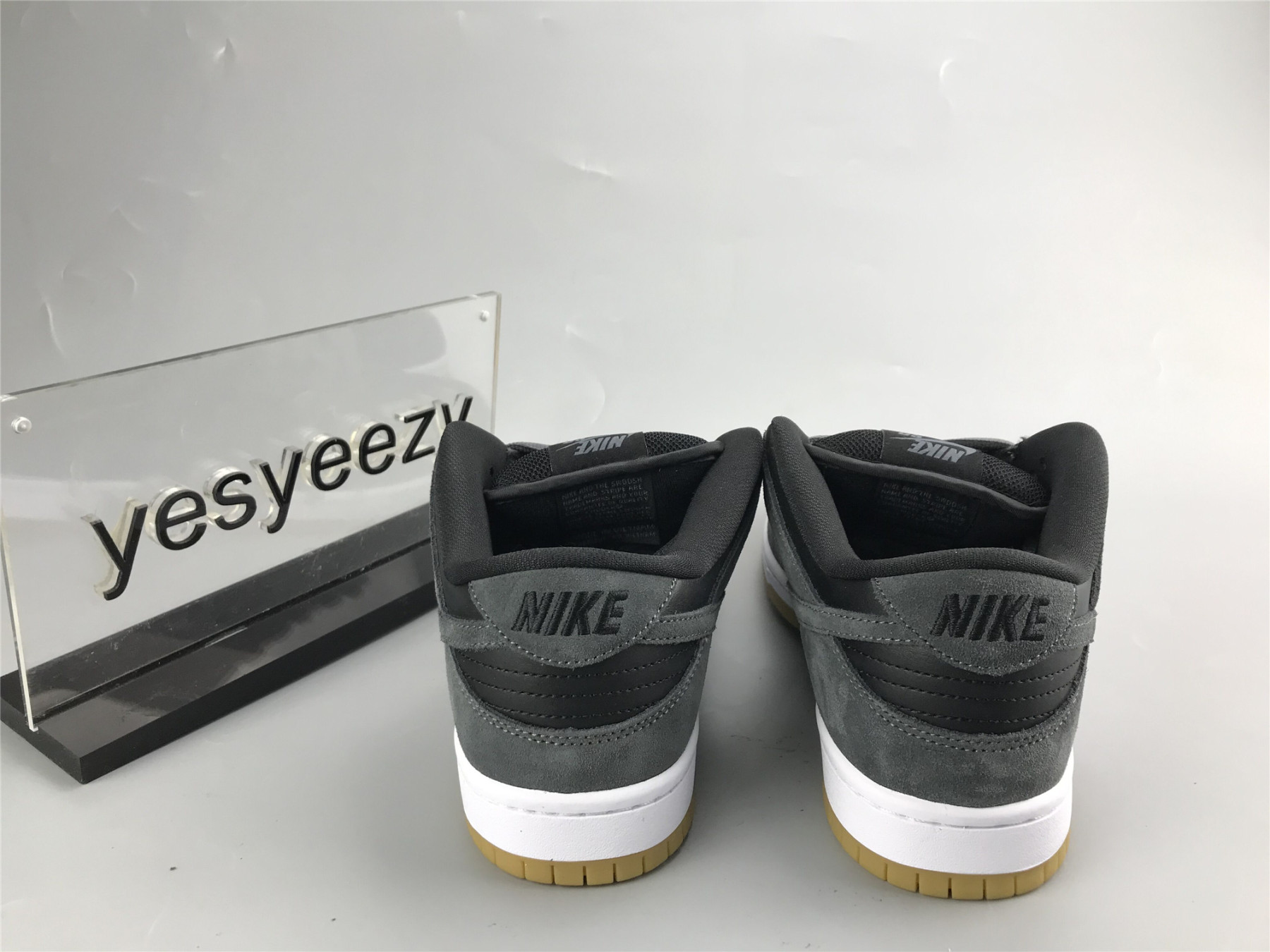 UA NIKE SB DUNK LOW TRD