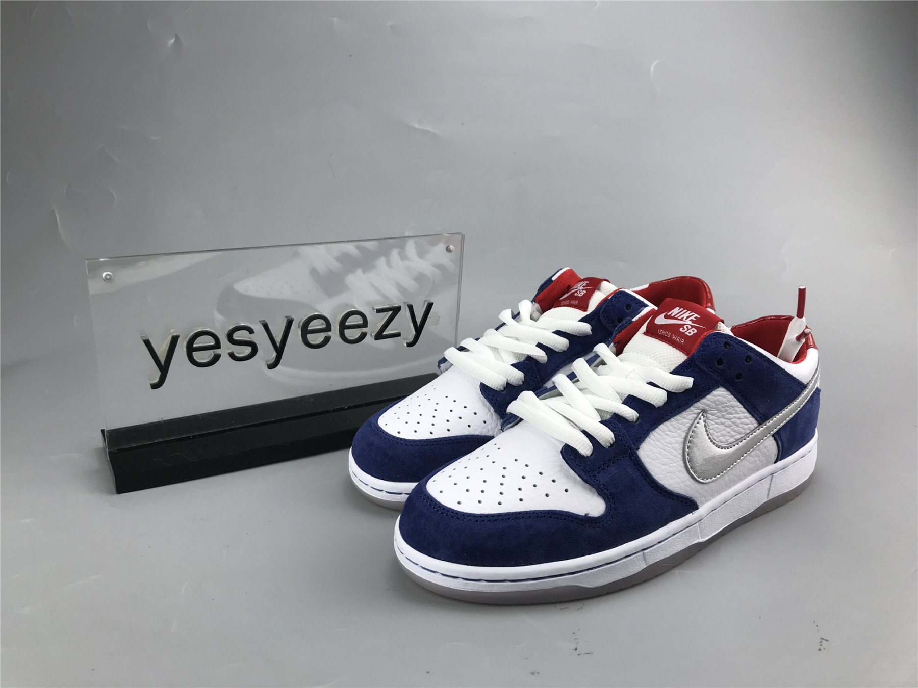 UA NIKE SB DUNK LOW PRO