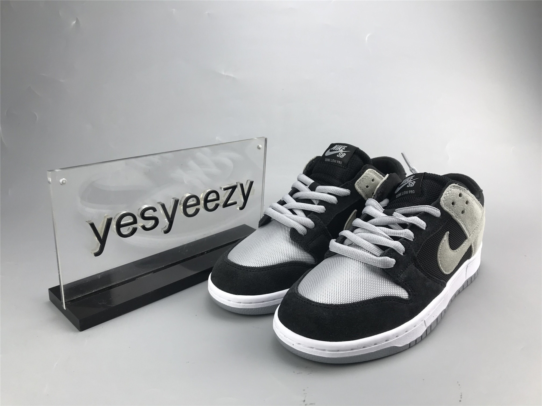 UA NIKE ZOOM DUNK LOW PRO SB