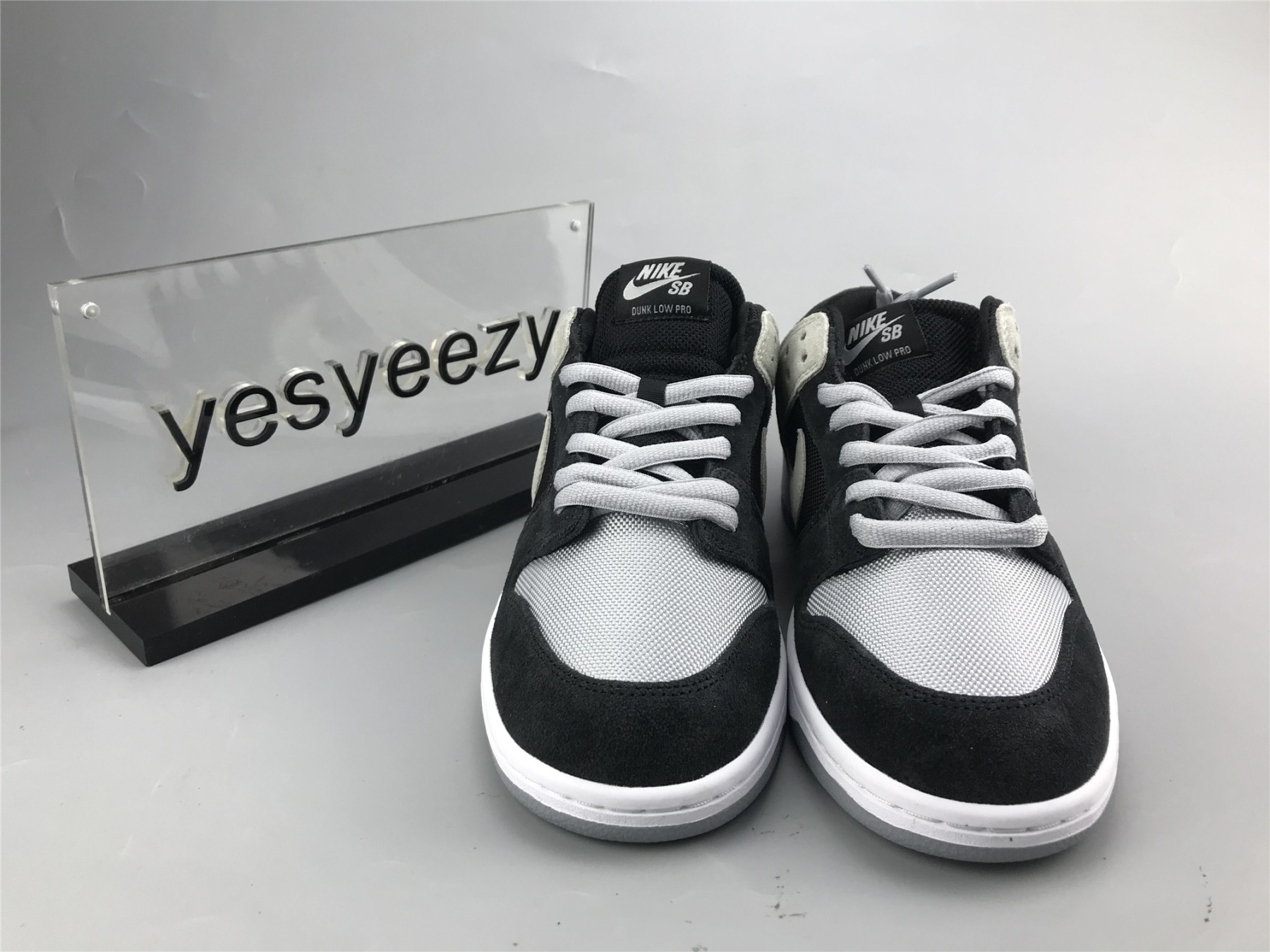 UA NIKE ZOOM DUNK LOW PRO SB