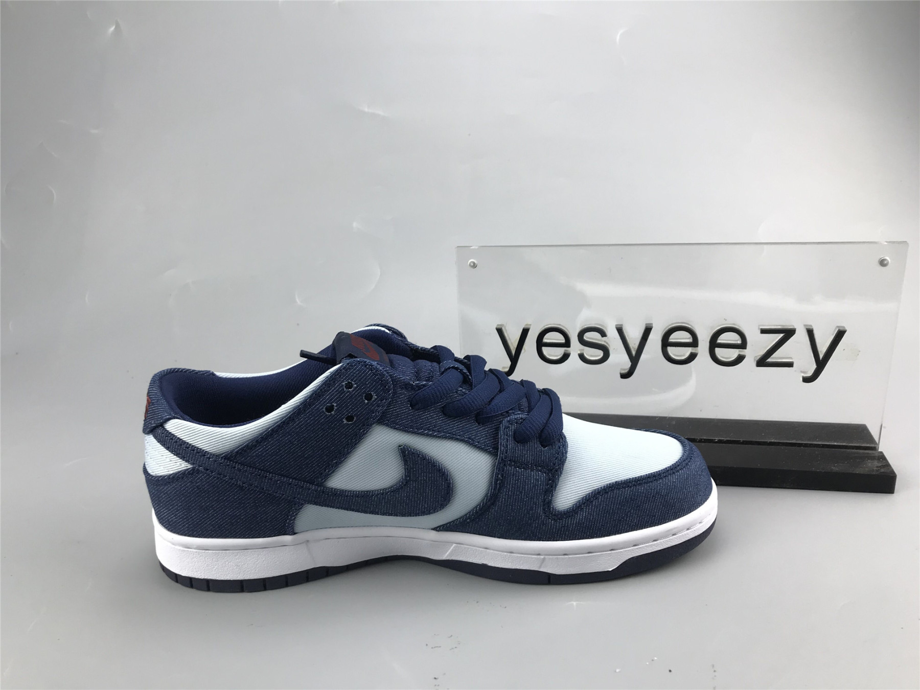 UA NIKE ZOOM DUNK LOW PRO SB 