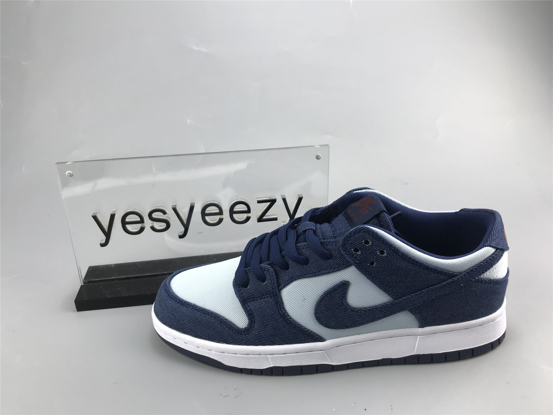 UA NIKE ZOOM DUNK LOW PRO SB 