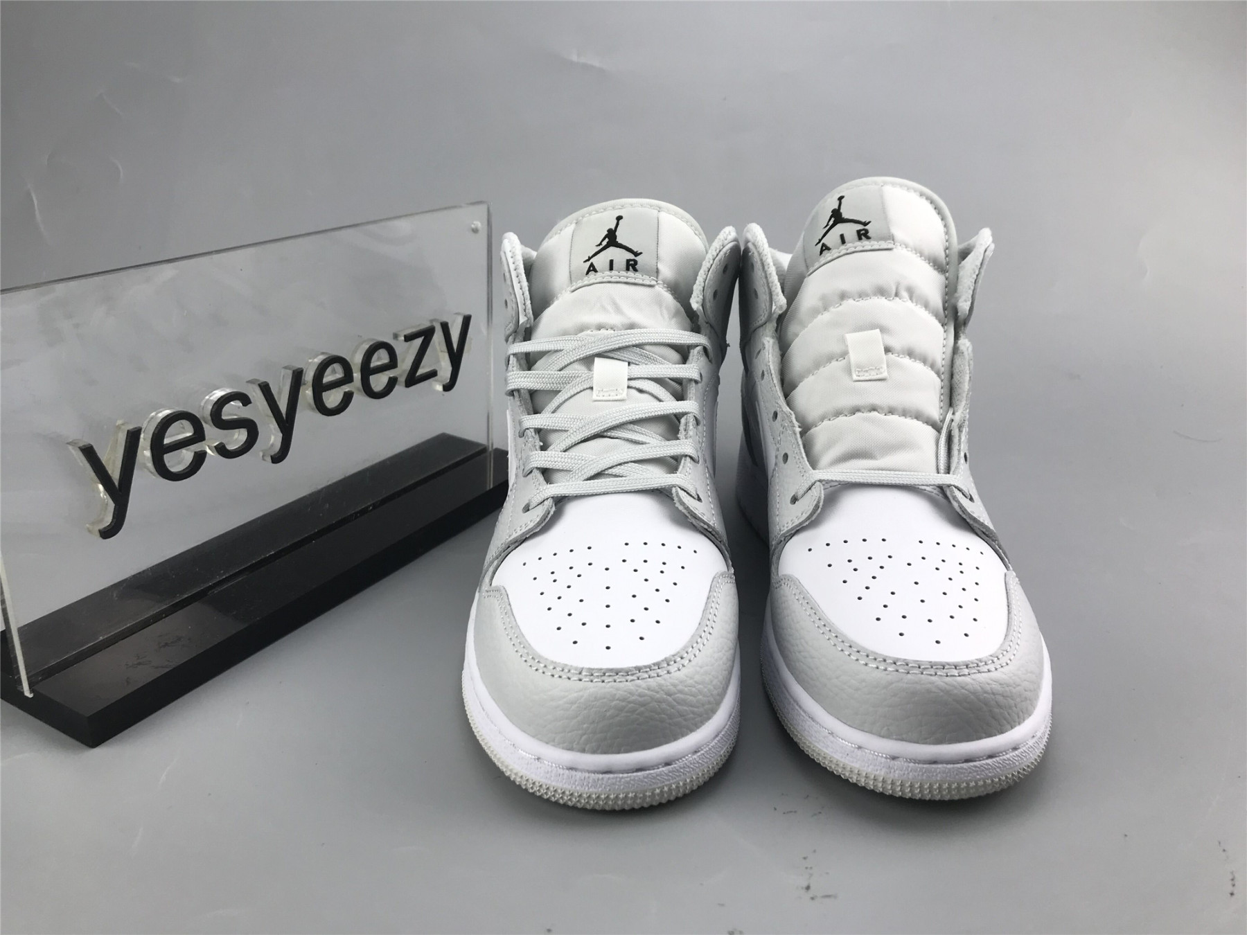 UA  AIR JORDAN 1 MID SE GS 