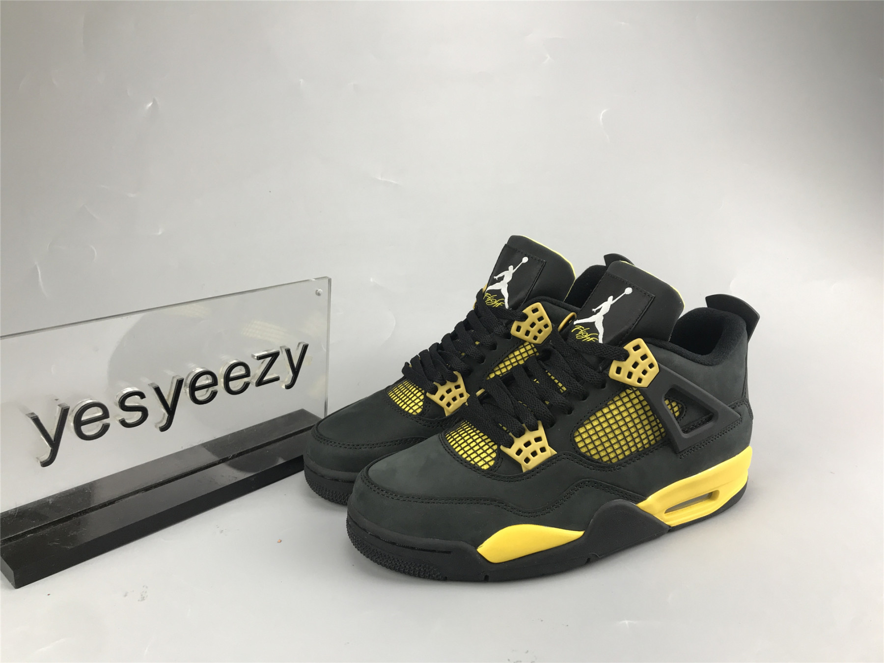 UA AIR JORDAN 4 RETRO 