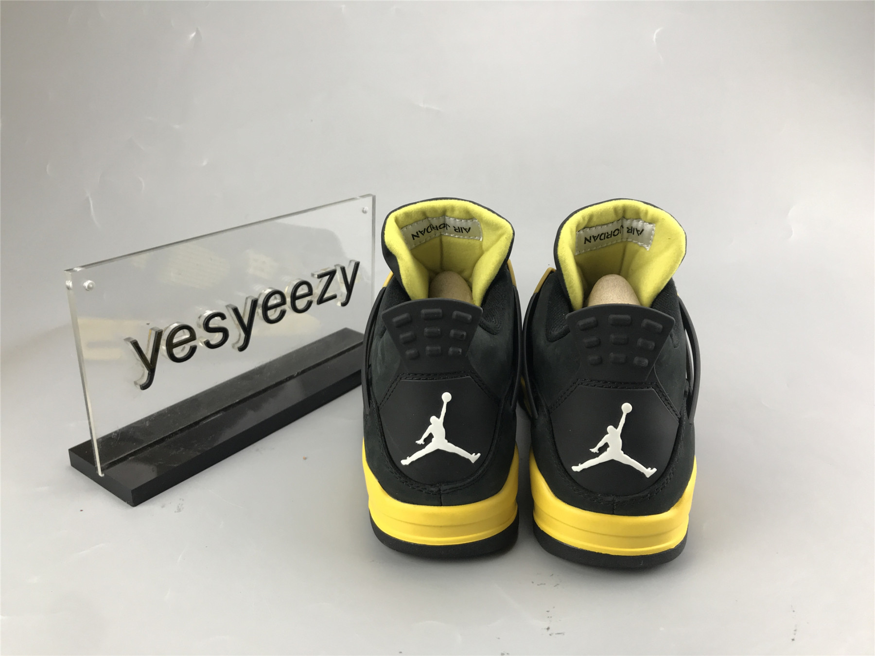 UA AIR JORDAN 4 RETRO 