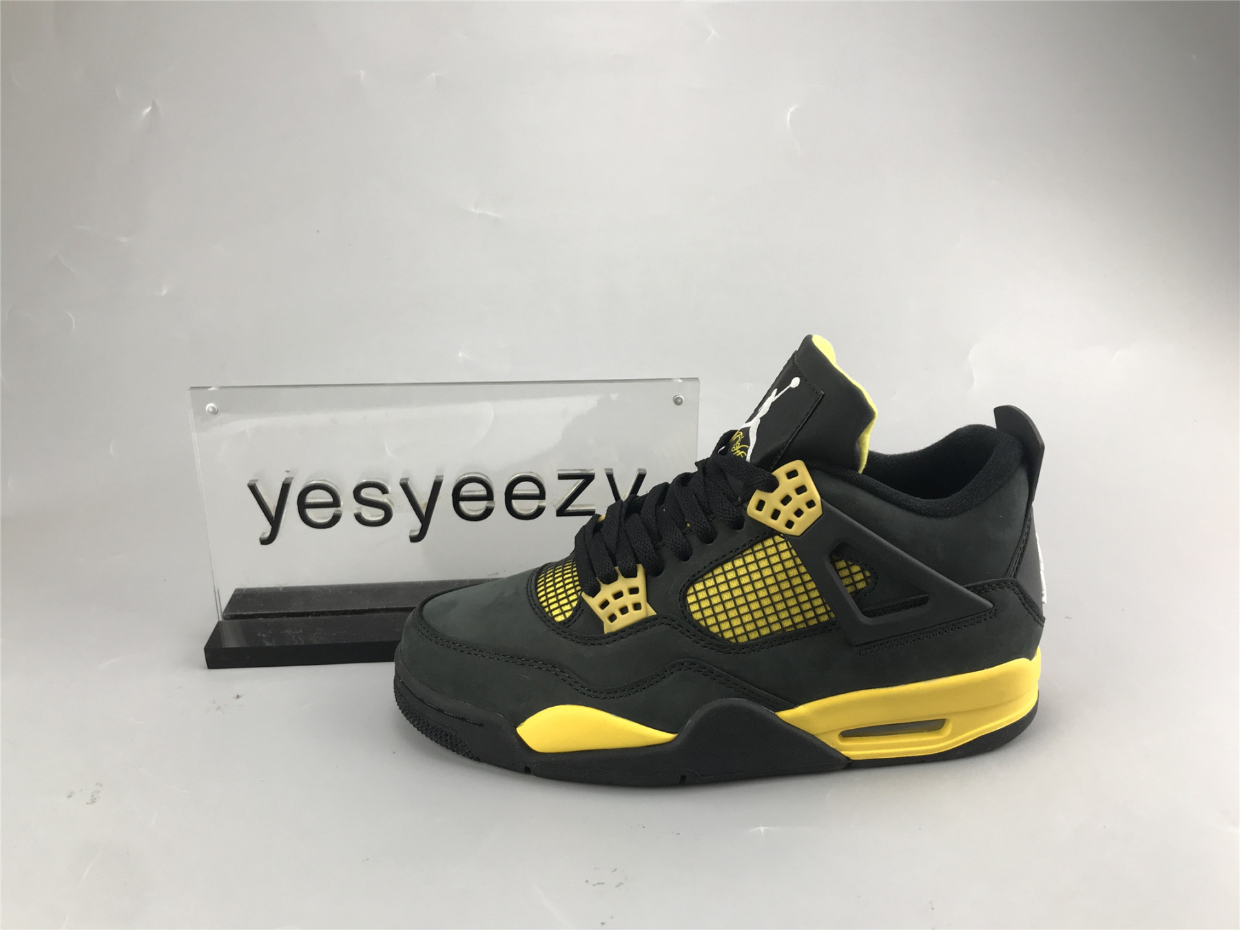 UA AIR JORDAN 4 RETRO 