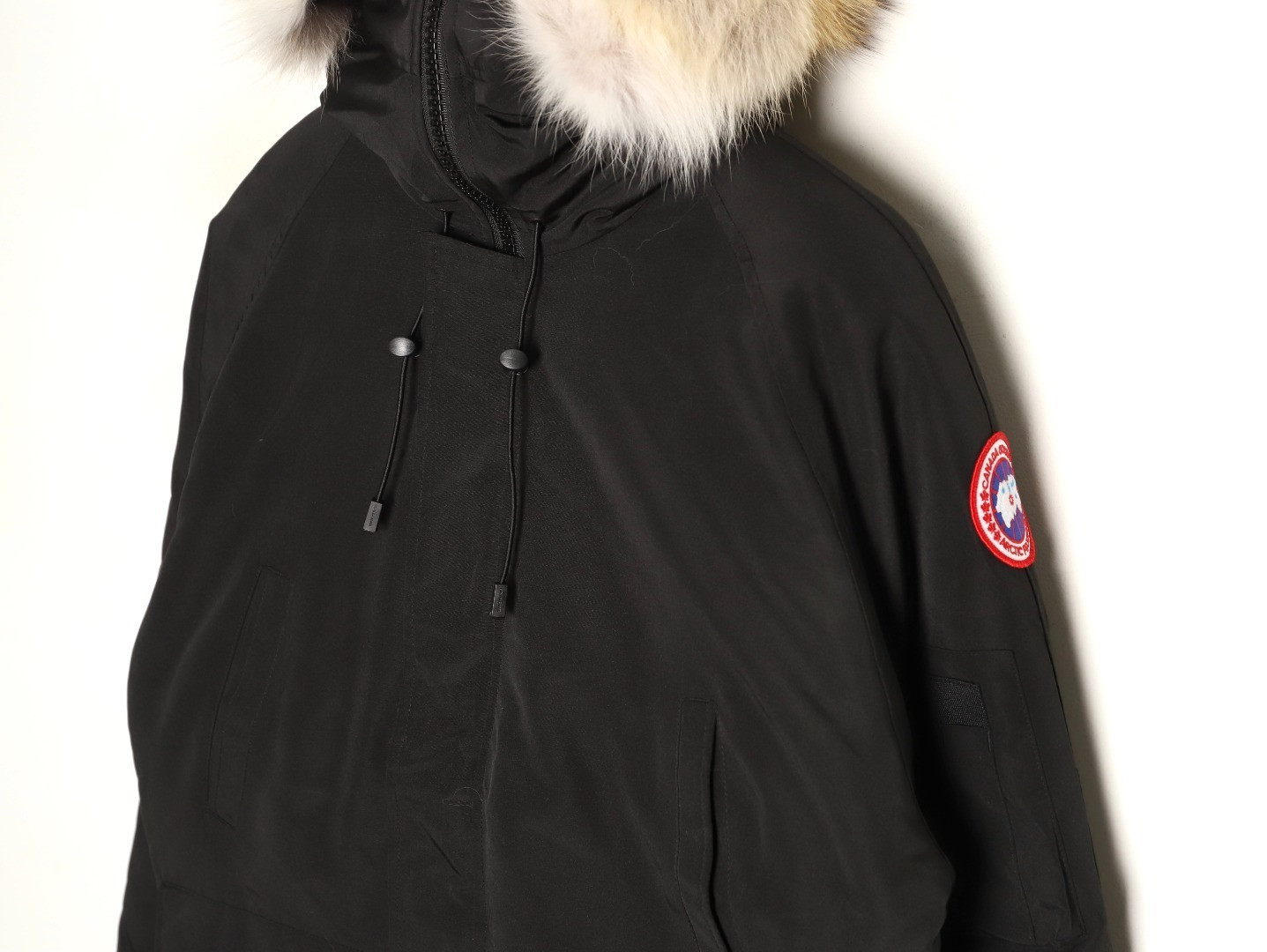 Can*a G00se Short Puffer jacket