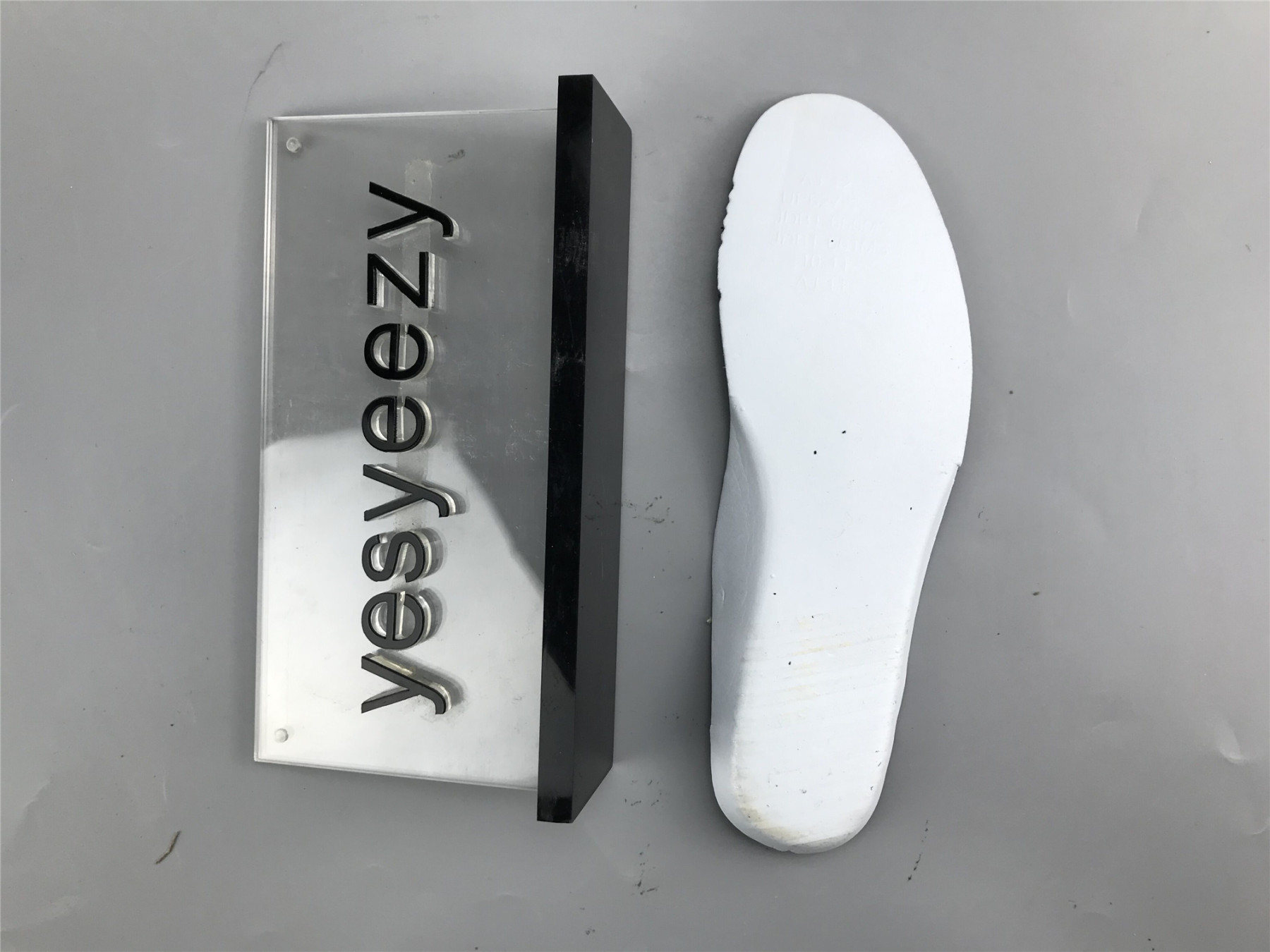 UA AIR JORDAN 6 RETRO OG 