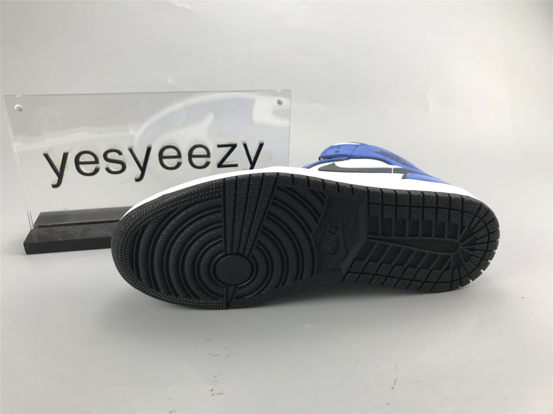 UA AIR JORDAN 1 MID SE 