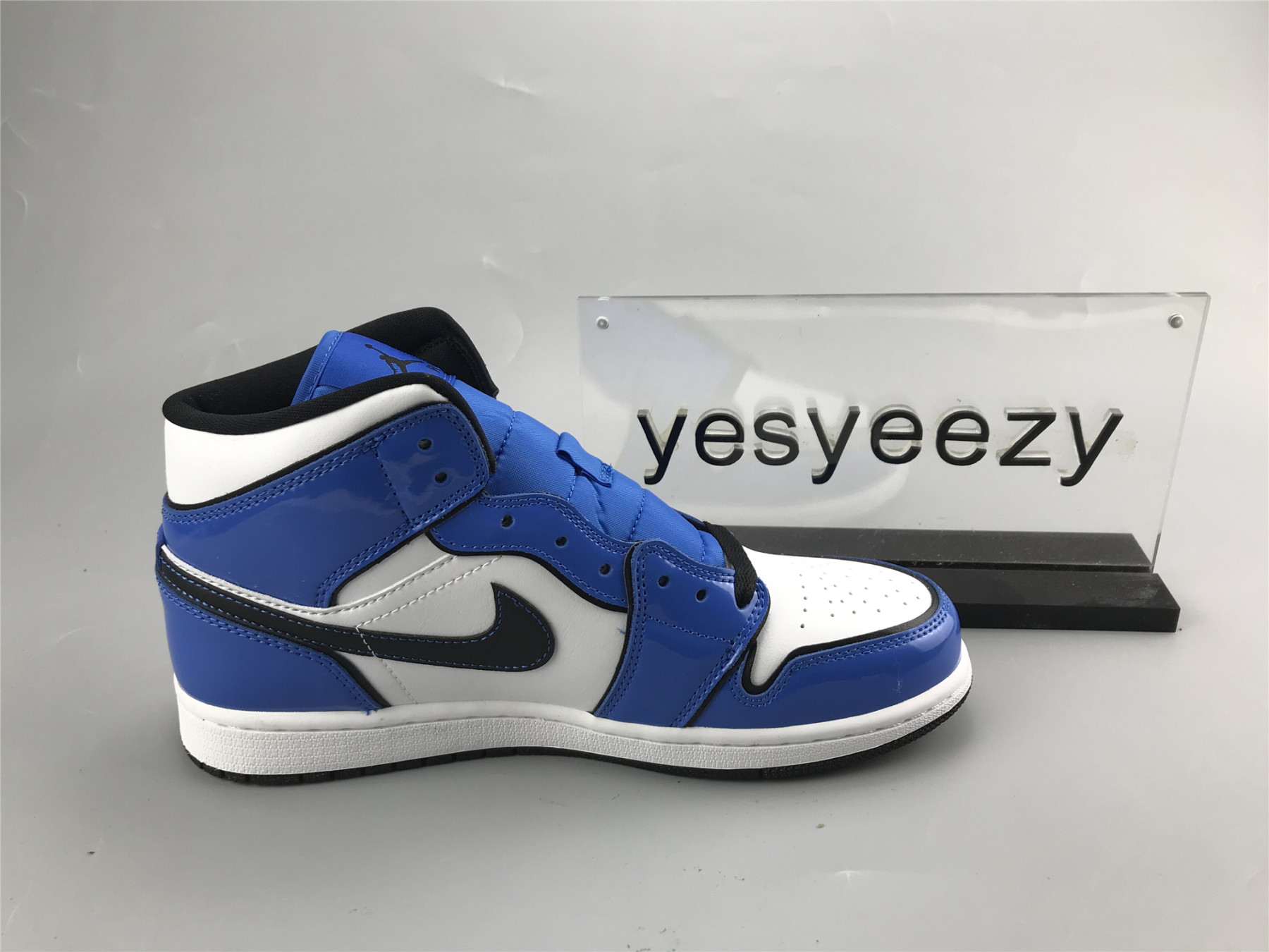 UA AIR JORDAN 1 MID SE 