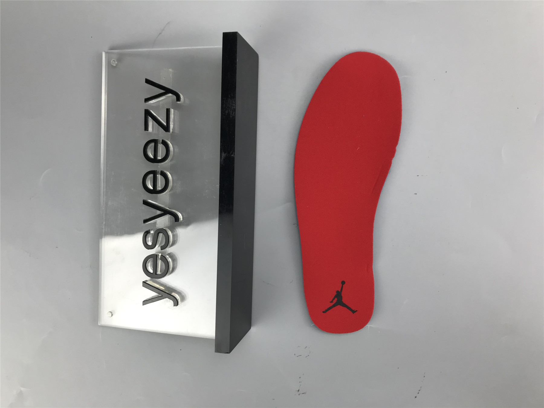 UA WMNS AIR JORDAN 1 MID SE