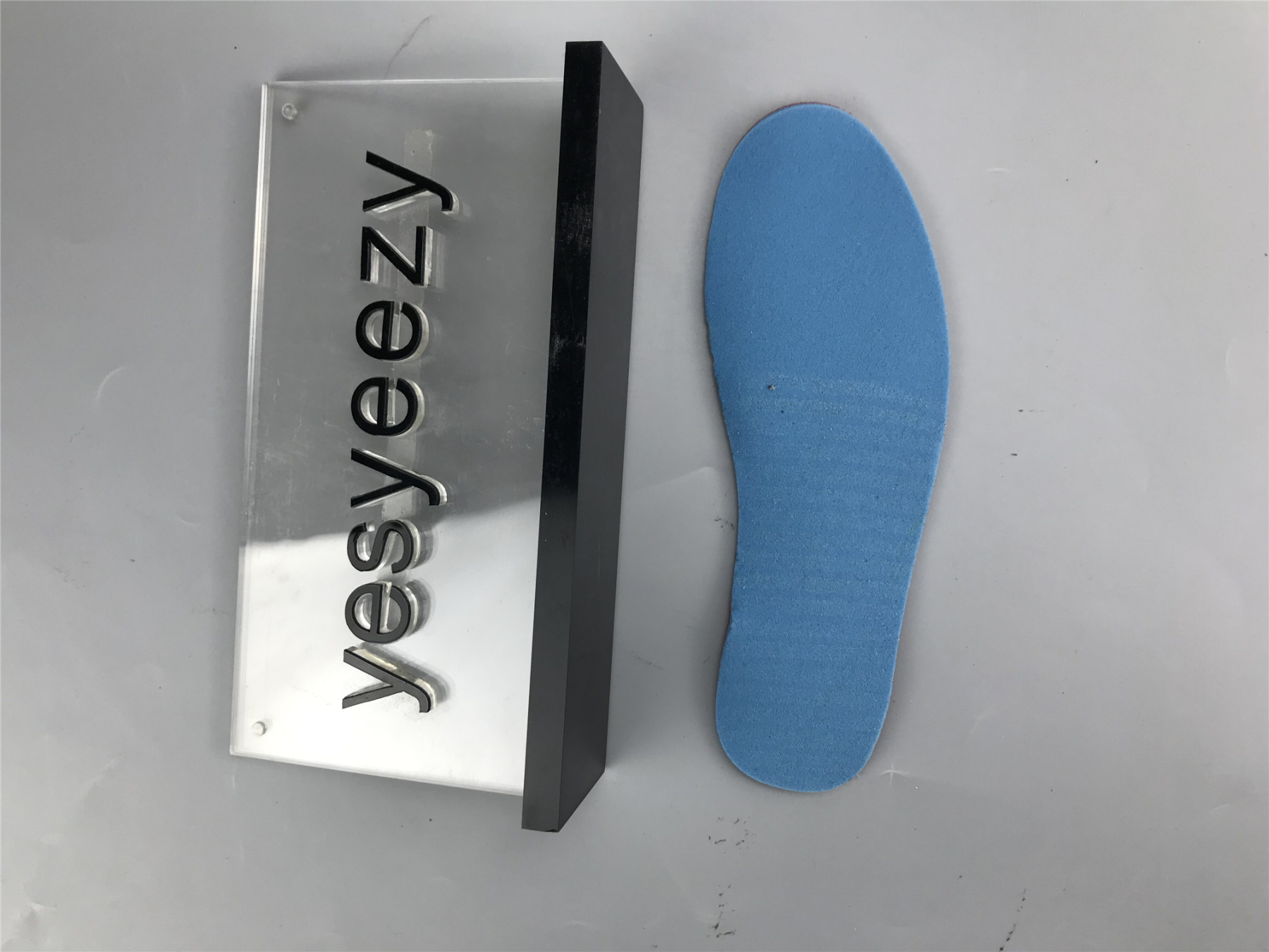 UA WMNS AIR JORDAN 1 MID SE