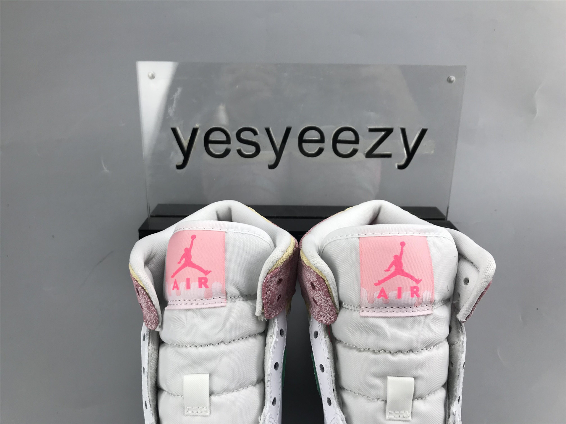 UA AIR JORDAN 1 MID SE GS 