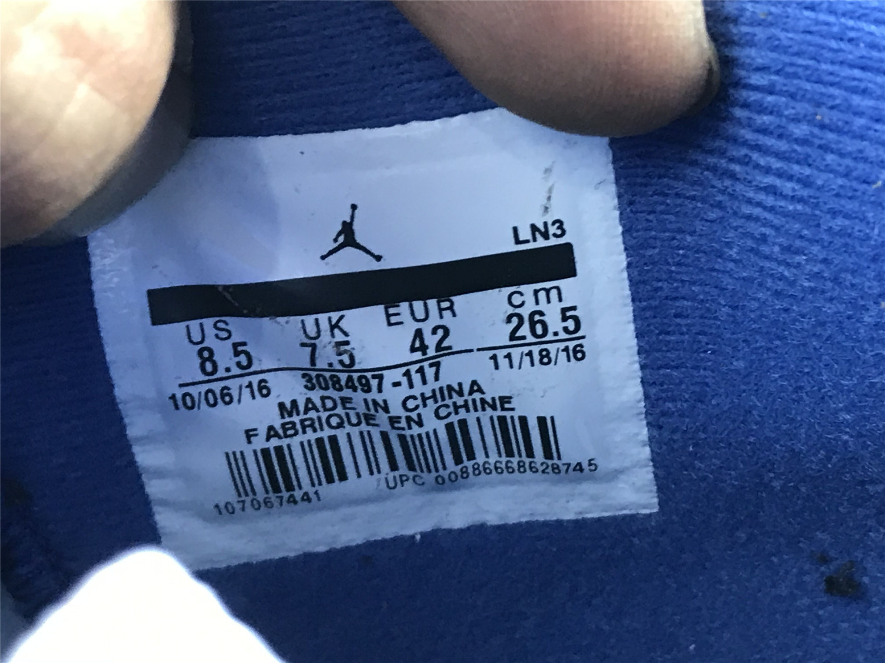 UA AIR JORDAN 4 RETRO 