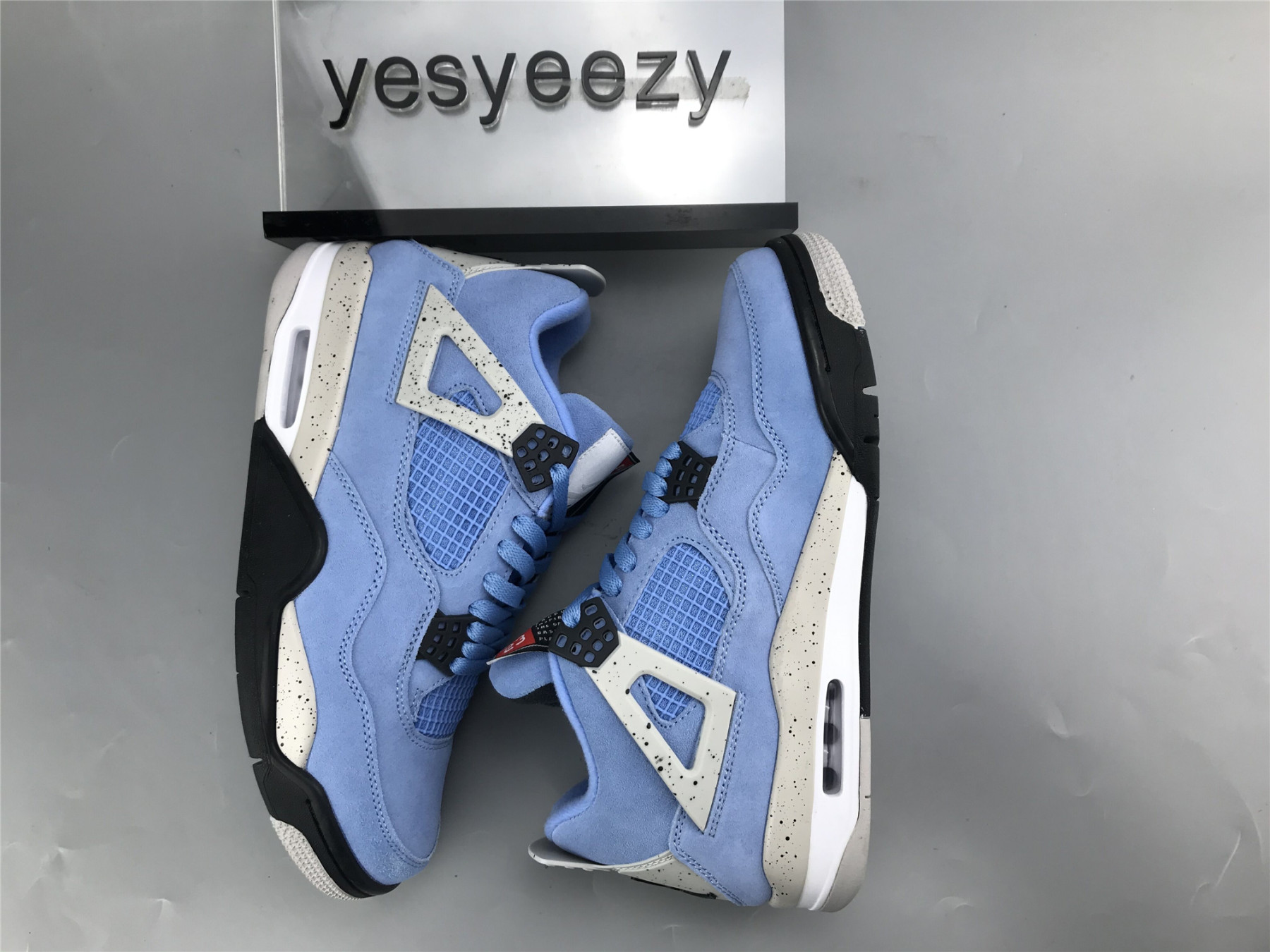 UA AIR JORDAN 4 RETRO 