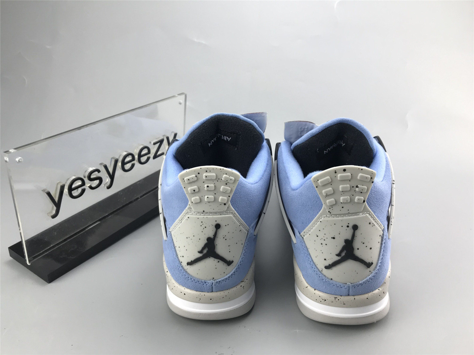 UA AIR JORDAN 4 RETRO 