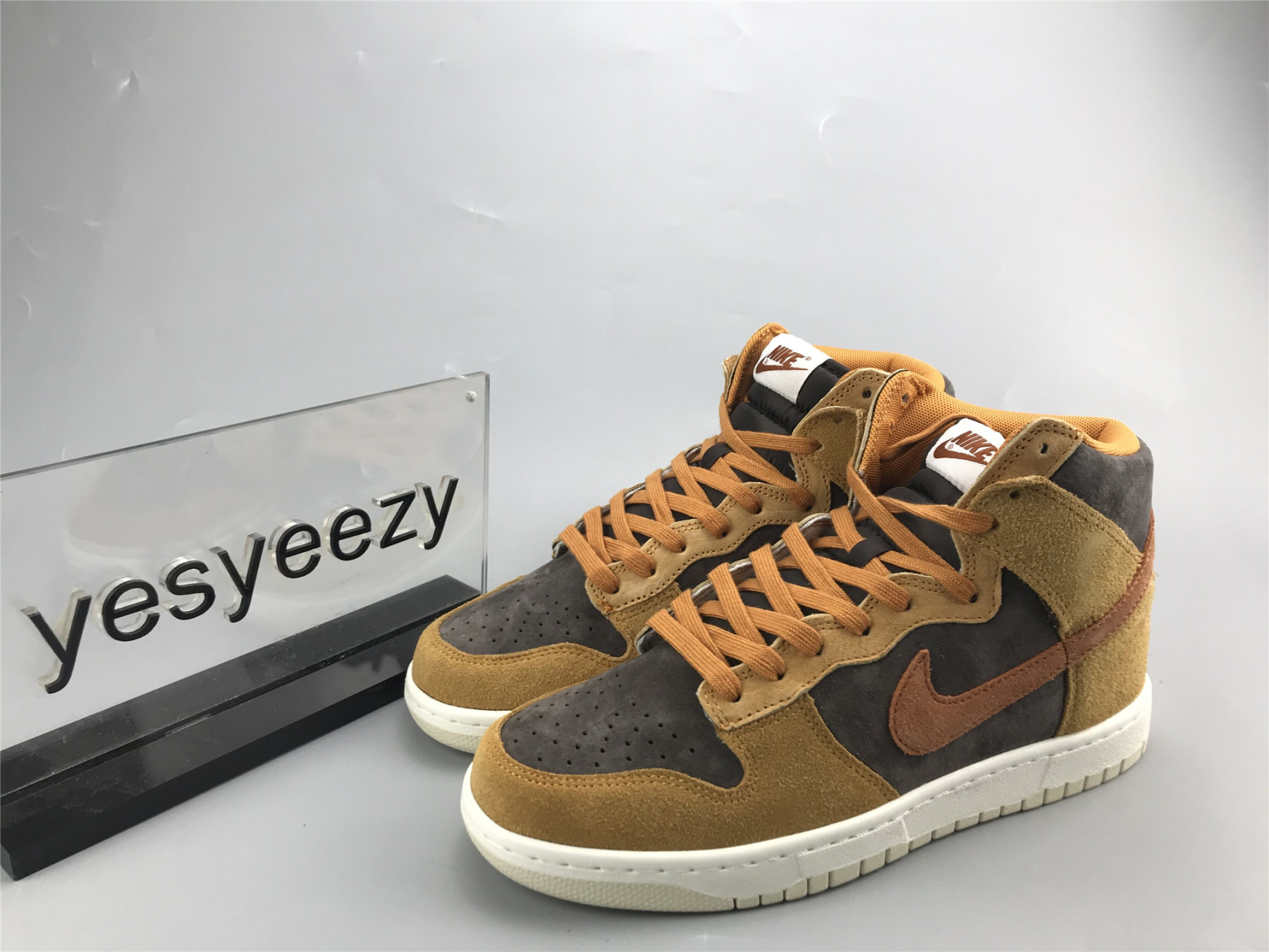 UA NIKE DUNK HIGH PREMIUM 