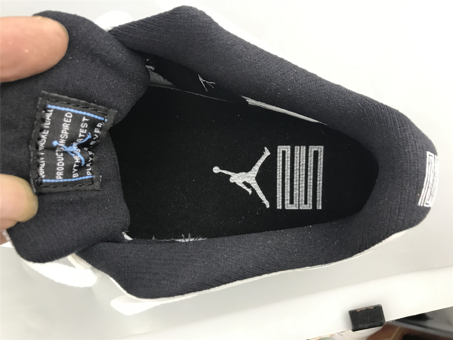 UA AIR JORDAN 11 RETRO LOW 