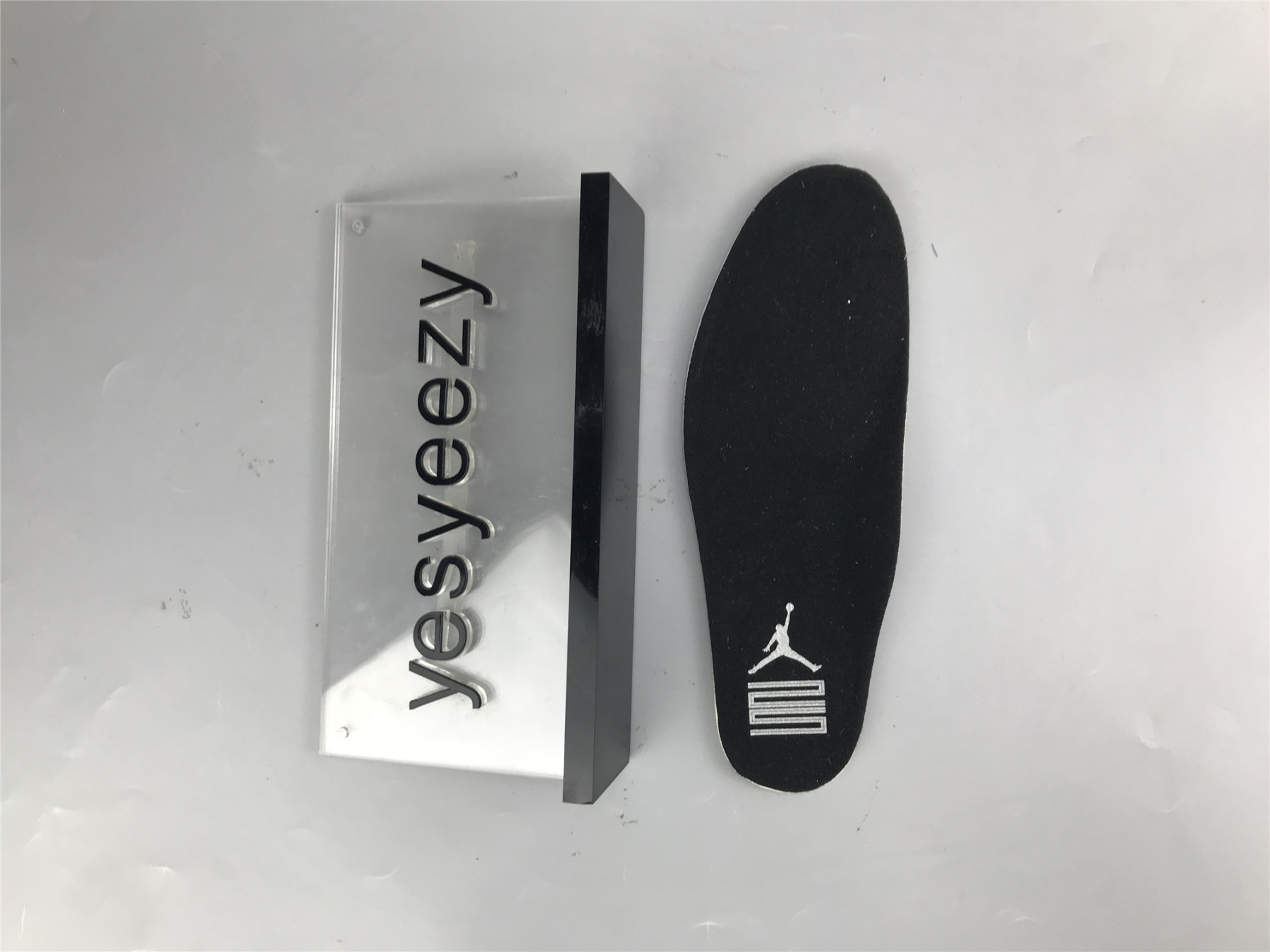 UA AIR JORDAN 11 RETRO LOW 