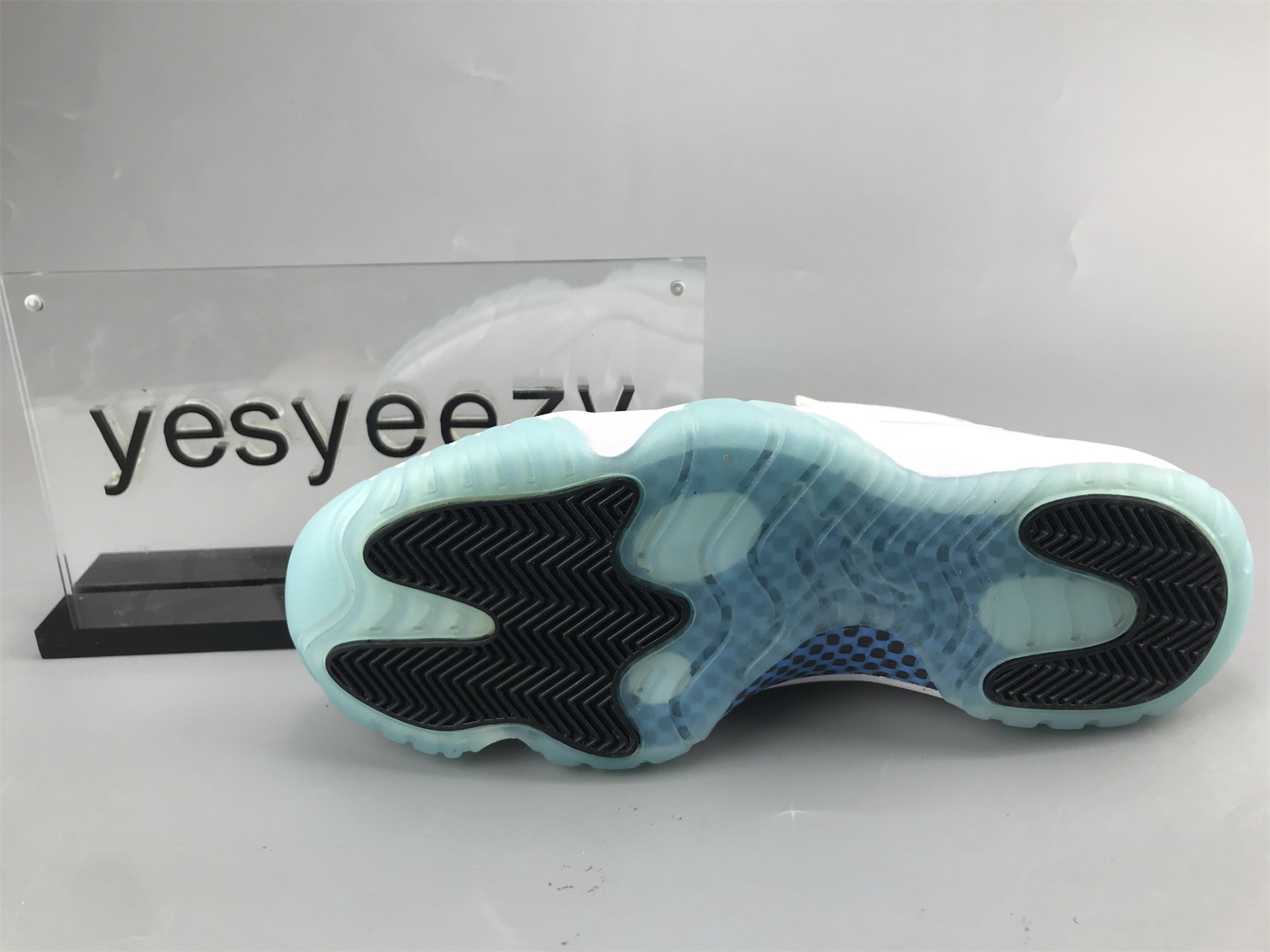 UA AIR JORDAN 11 RETRO 