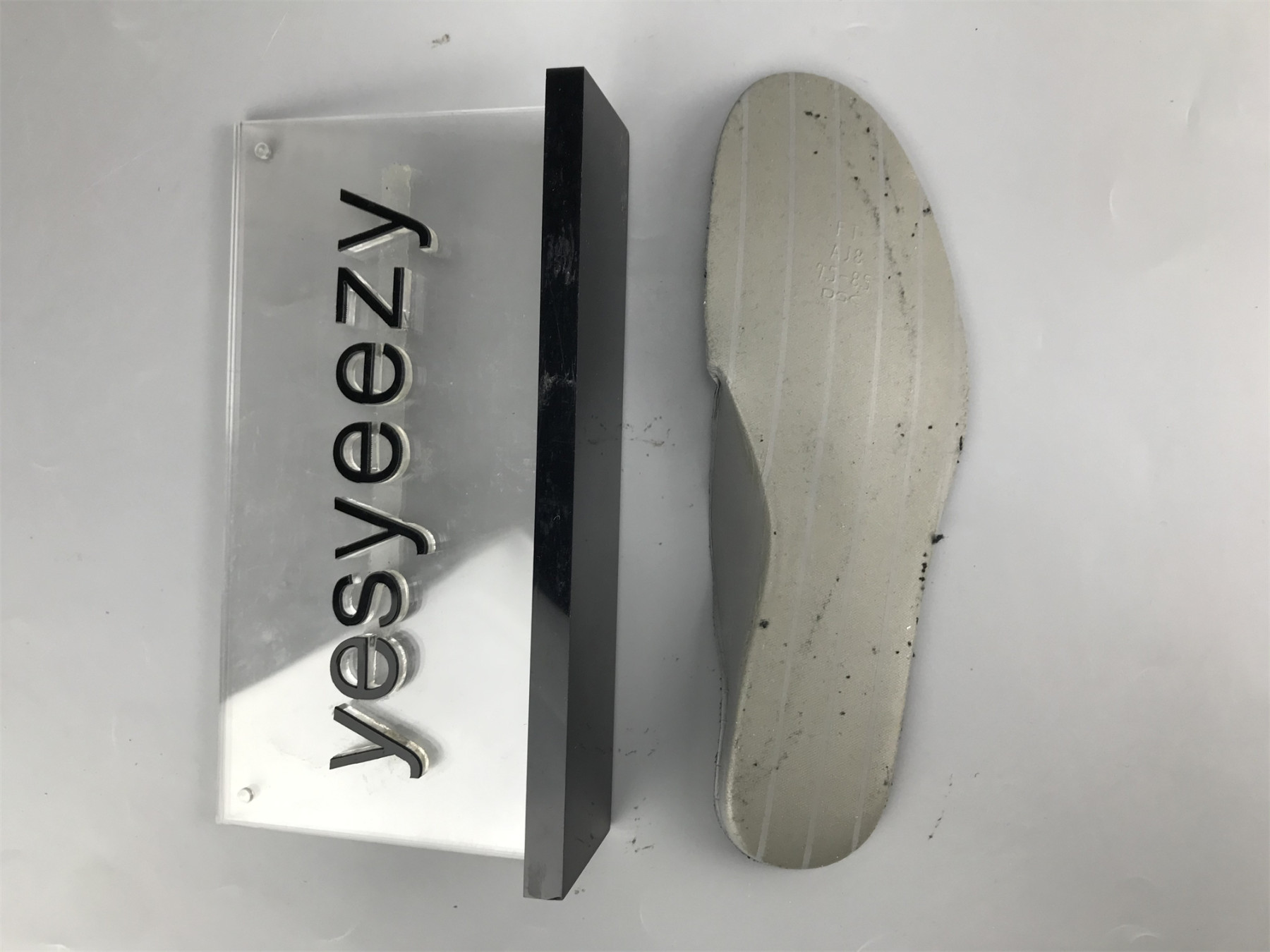 UA AIR JORDAN 11 RETRO 