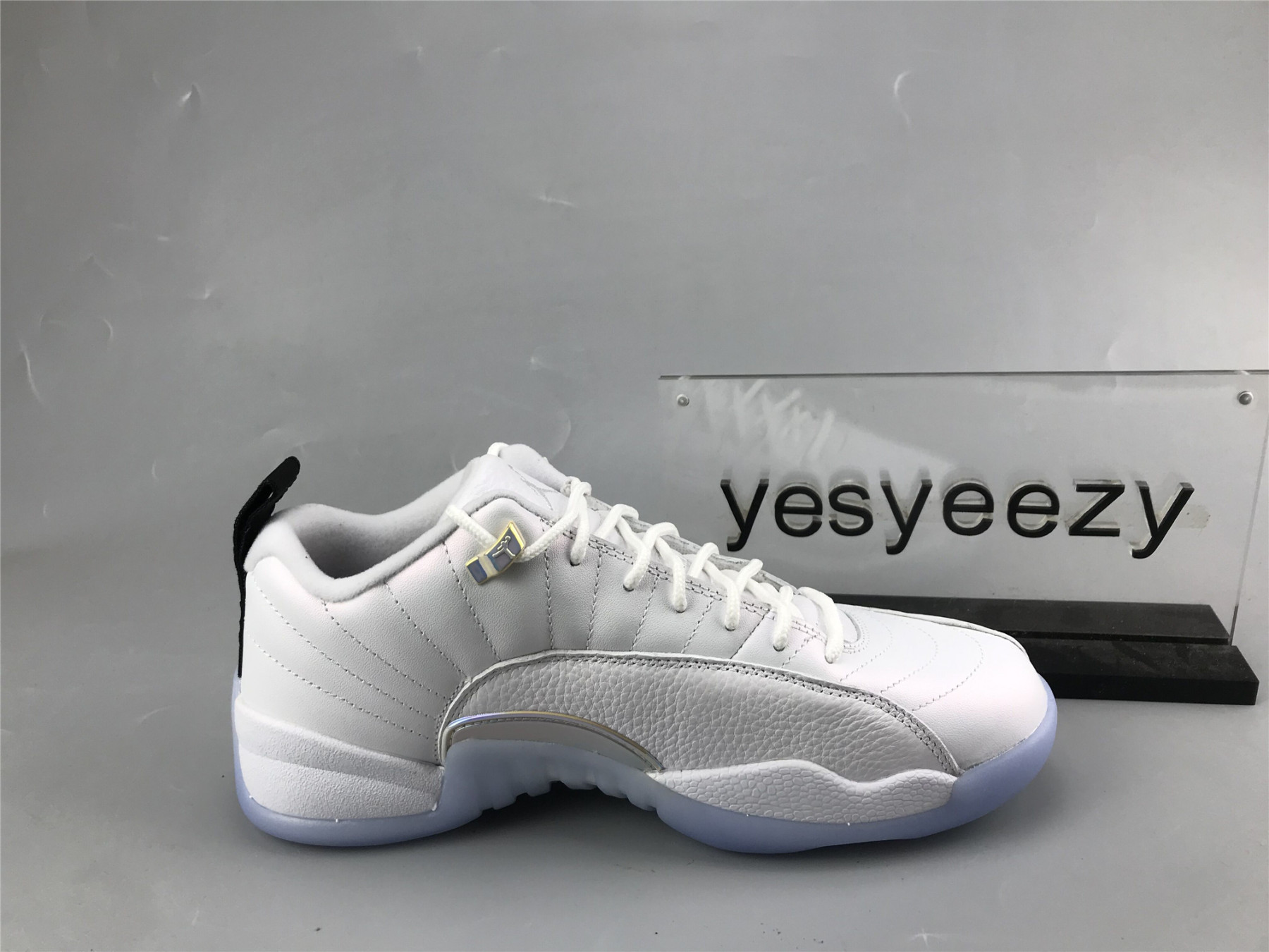 UA AIR JORDAN 12 RETRO LOW 