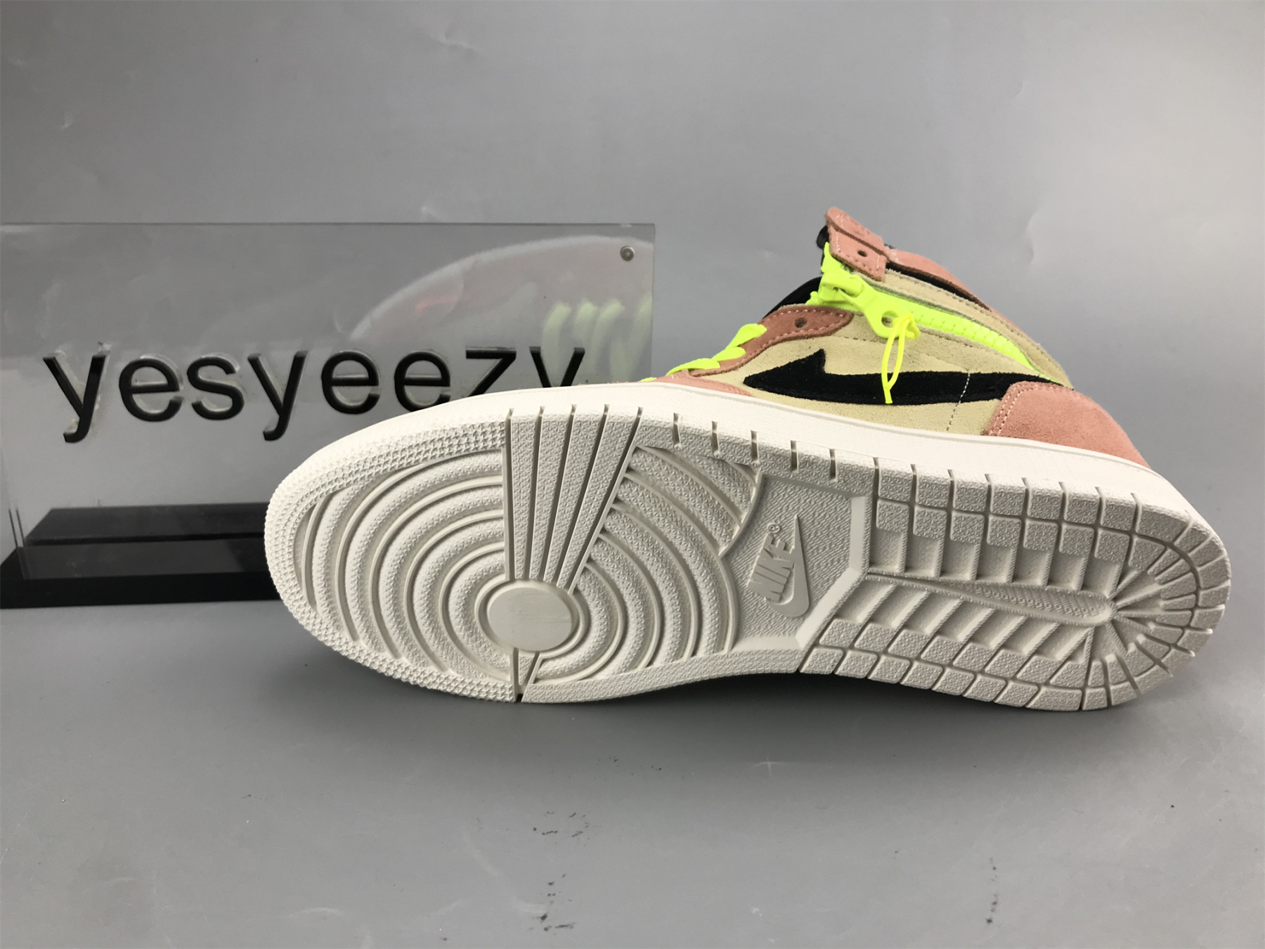 UA AIR JORDAN 1 HIGH SWITCH