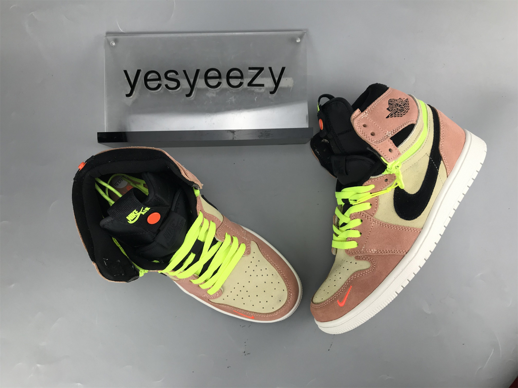 UA AIR JORDAN 1 HIGH SWITCH