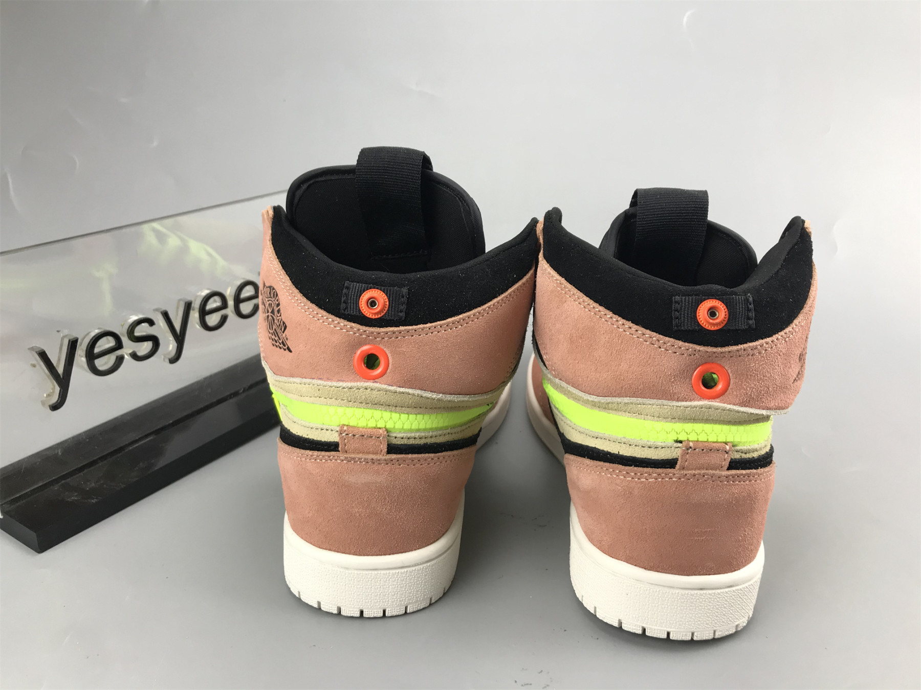 UA AIR JORDAN 1 HIGH SWITCH