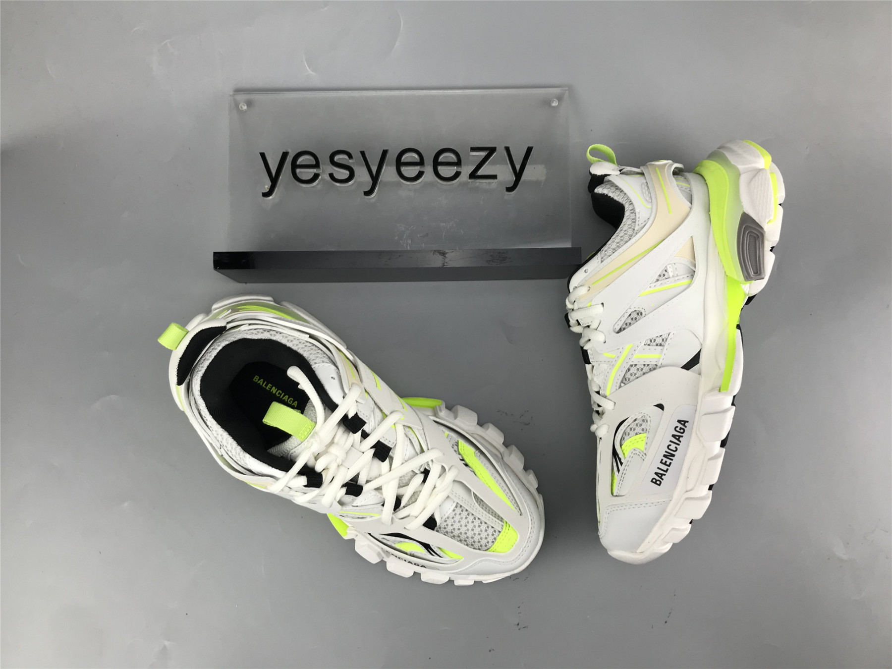 UA TRACK SNEAKER WHITE FLUORESCENT YELLOW