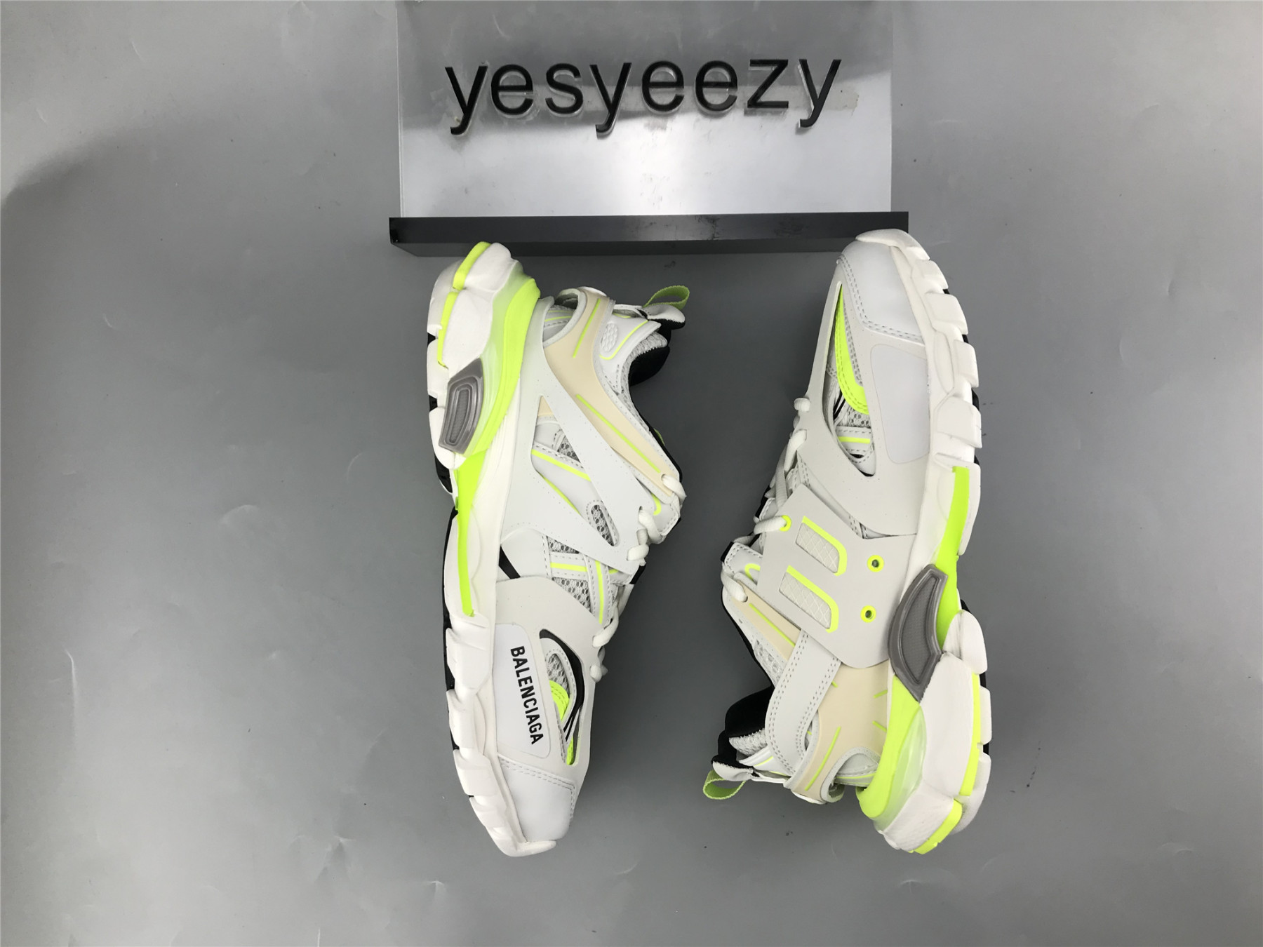 UA TRACK SNEAKER WHITE FLUORESCENT YELLOW