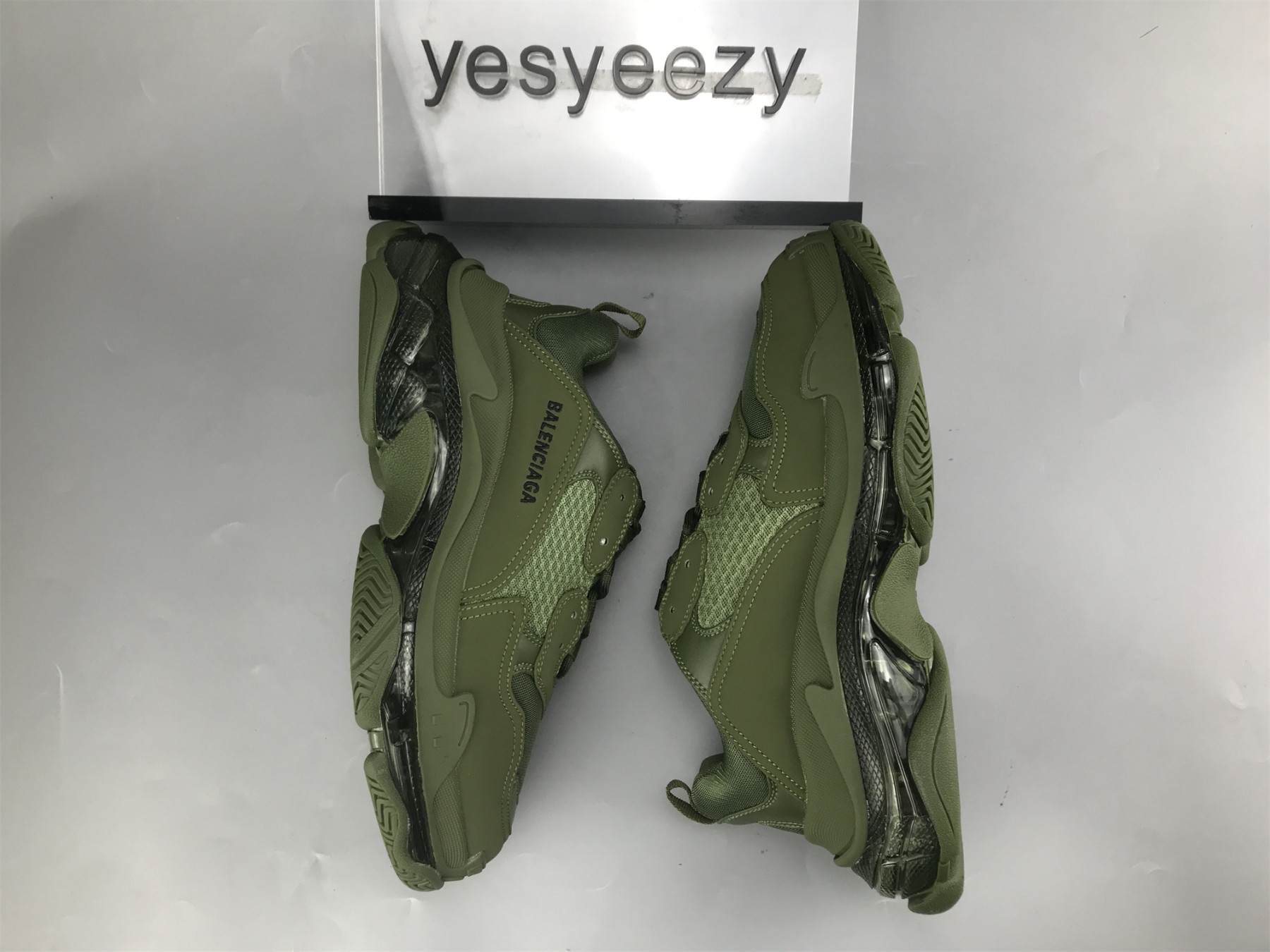 UA TRIPLE S CLEAR SOLE ARMY GREEN