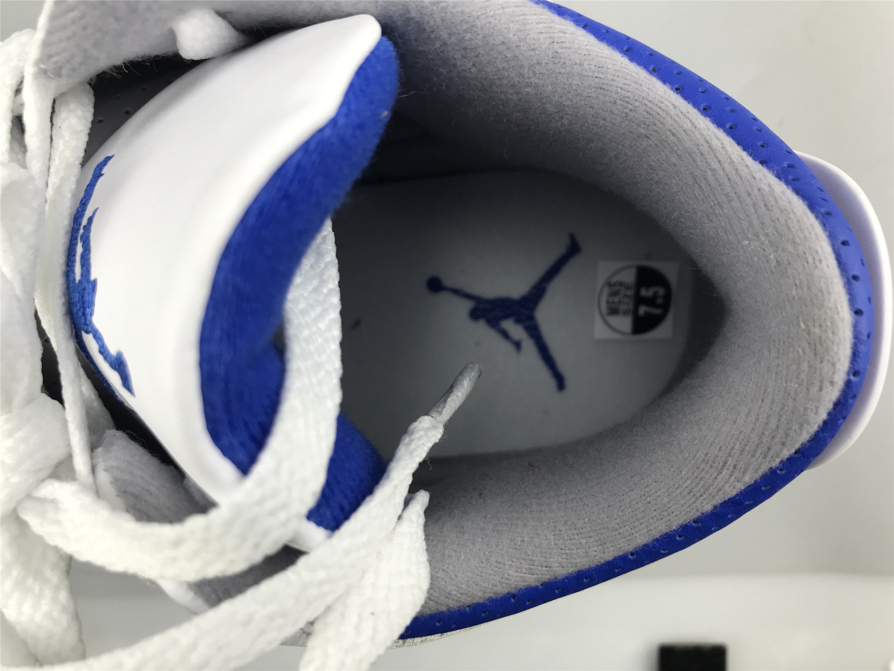 UA AIR JORDAN 3 RETRO 