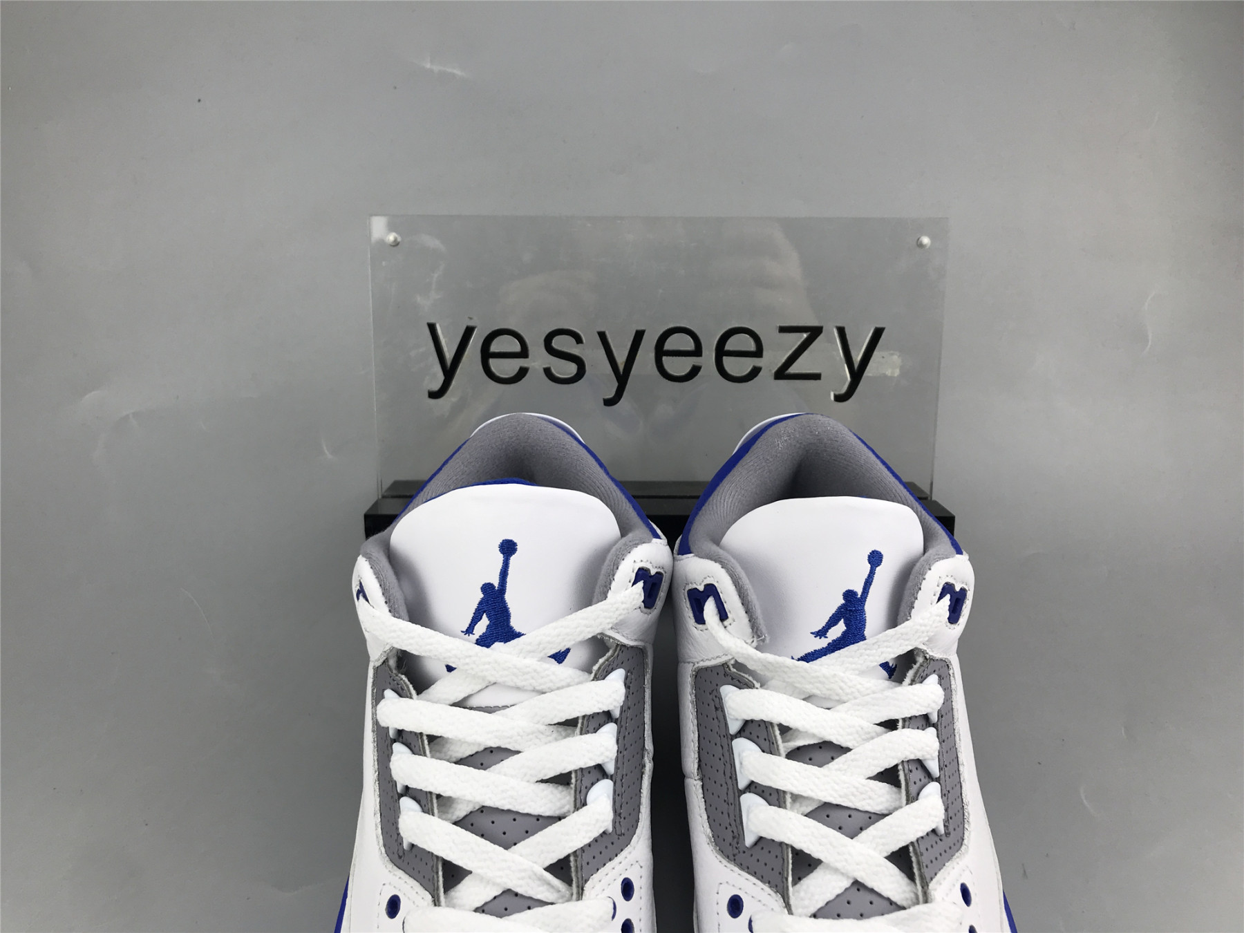 UA AIR JORDAN 3 RETRO 