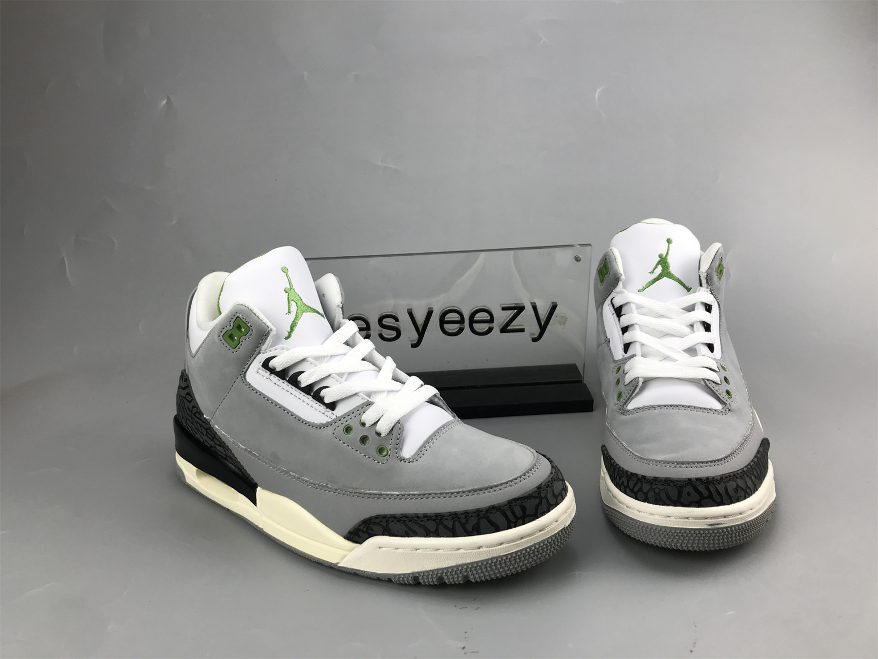 UA AIR JORDAN 3 RETRO 