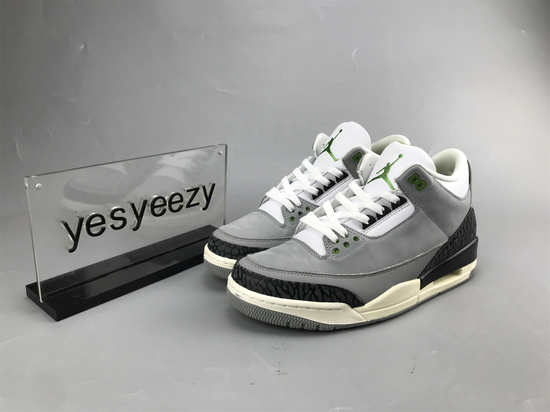 UA AIR JORDAN 3 RETRO 