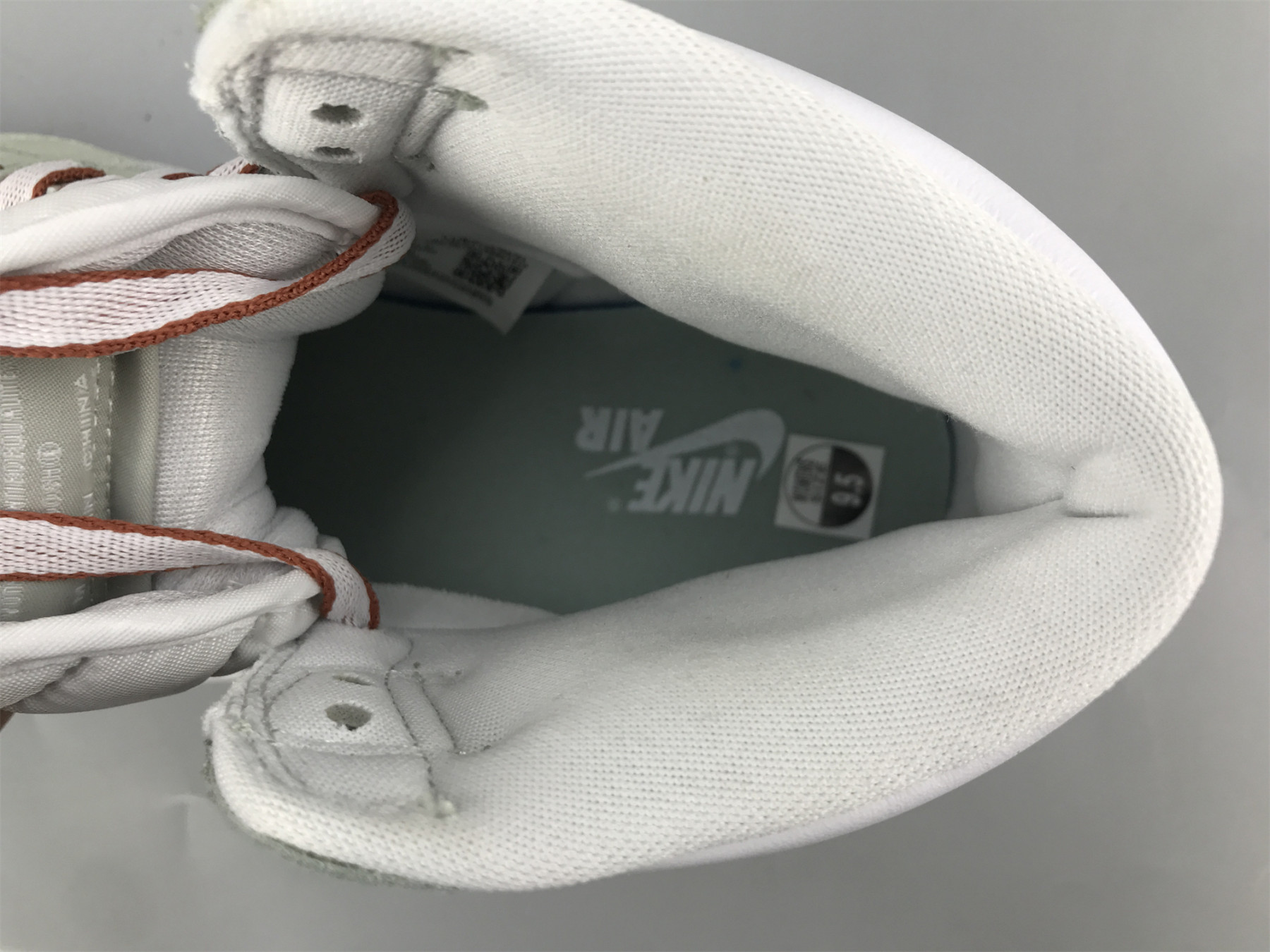 UA WMNS AIR JORDAN 1 RETRO HIGH OG