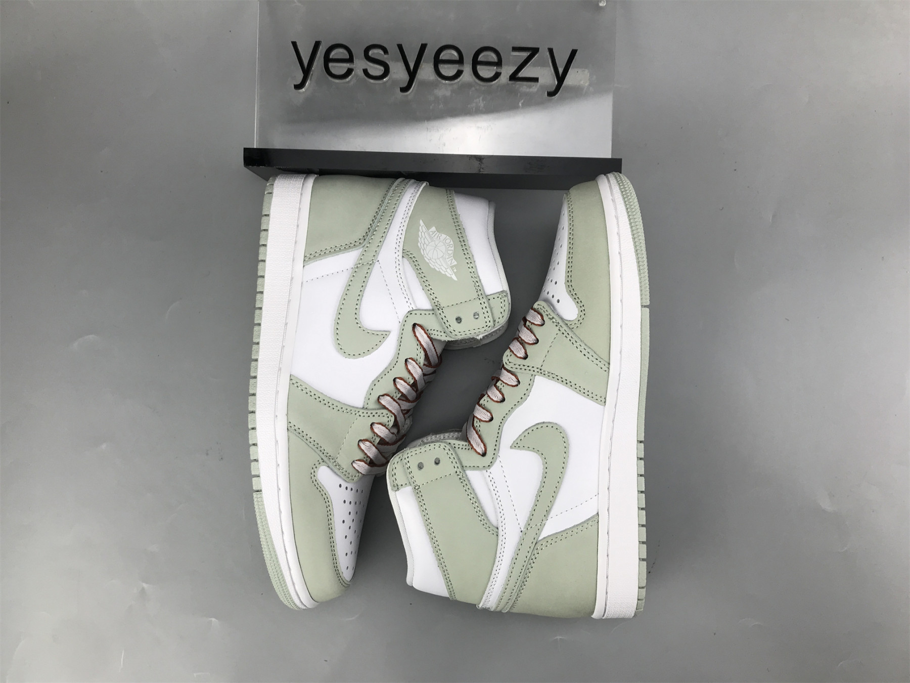 UA WMNS AIR JORDAN 1 RETRO HIGH OG