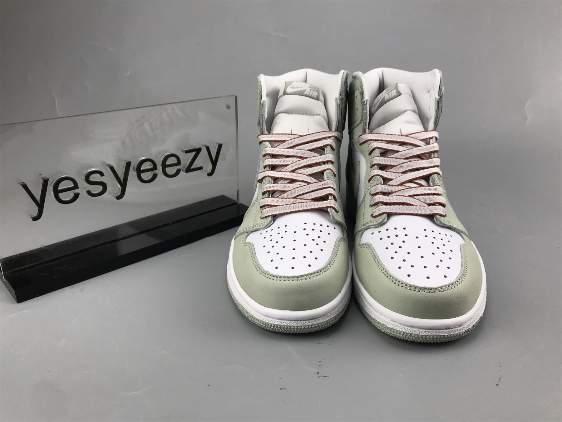 UA WMNS AIR JORDAN 1 RETRO HIGH OG